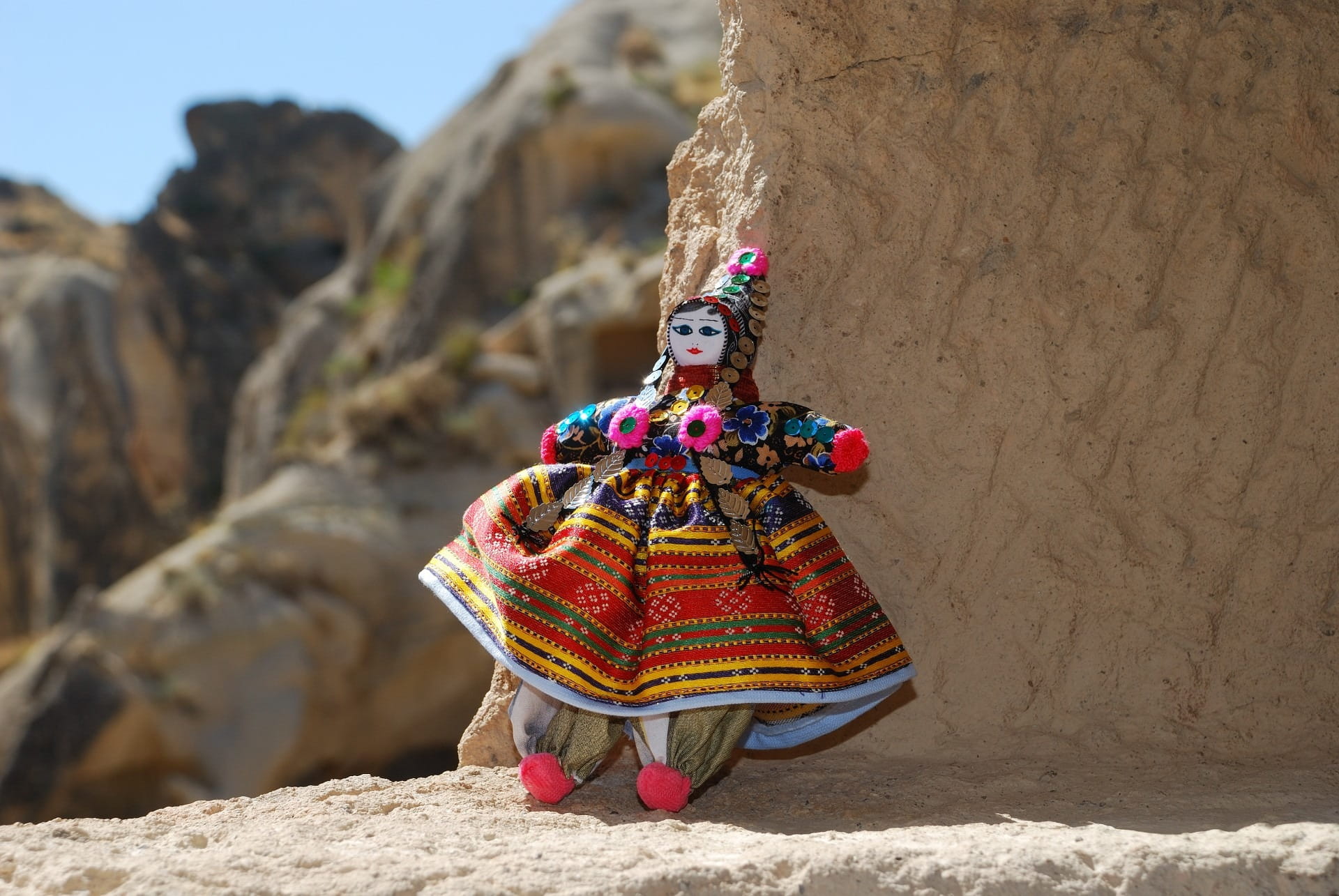 Country, 1080P, land, traditional clothing, full length, real people, day, sitting, rock - object, Art, leisure activity, sunlight, front view, art, outdoors, HD Wallpaper