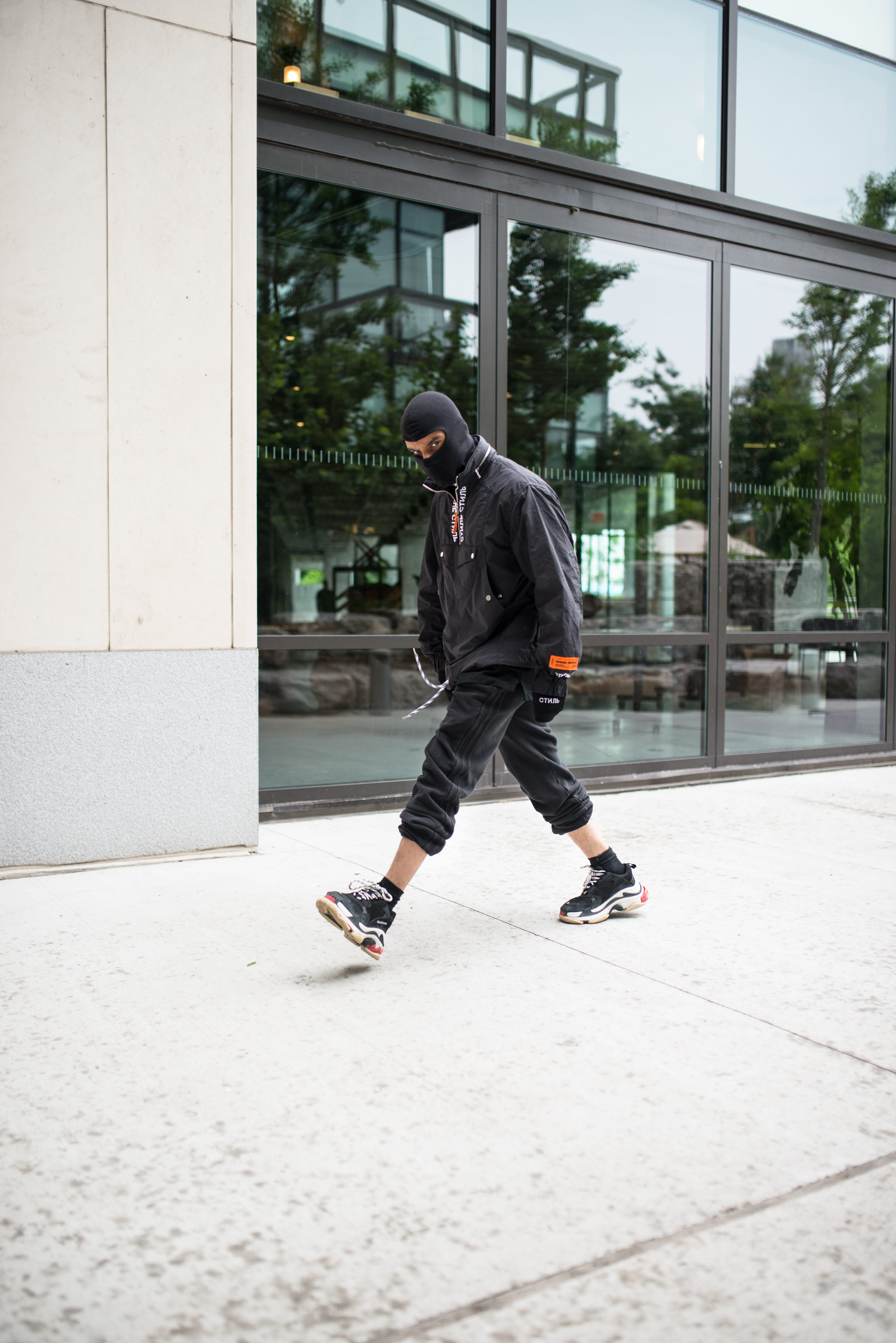 person, lasaye homme, architecture, casual clothing, nyc, street style, real people, skateboard, built structure, side view, one person, jacket, full length, Phone HD Wallpaper