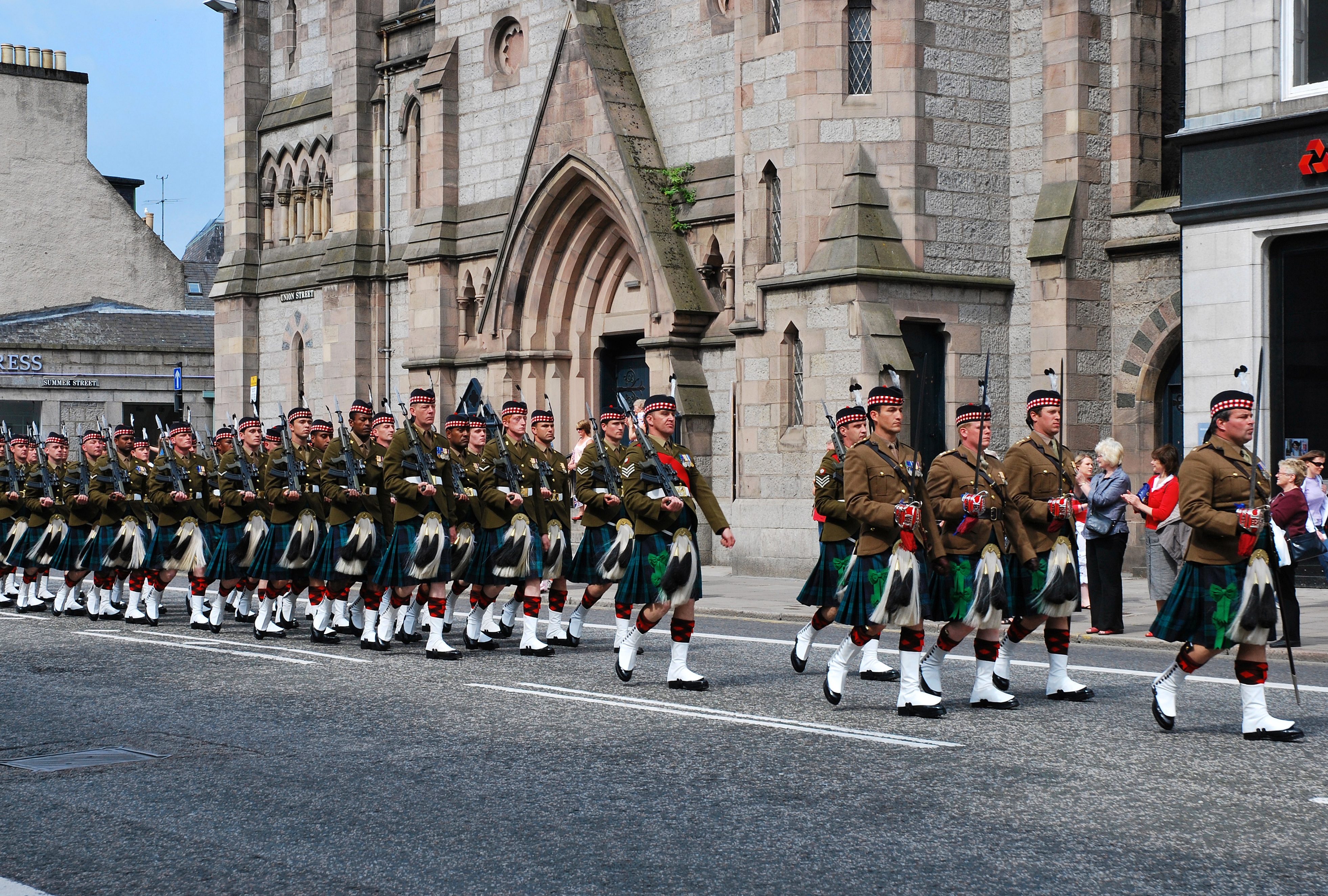 forces, guards, built structure, celebration, outdoors, veterans, men, 4K, teamwork, building exterior, group of people, great britain, large group of people, HD Wallpaper