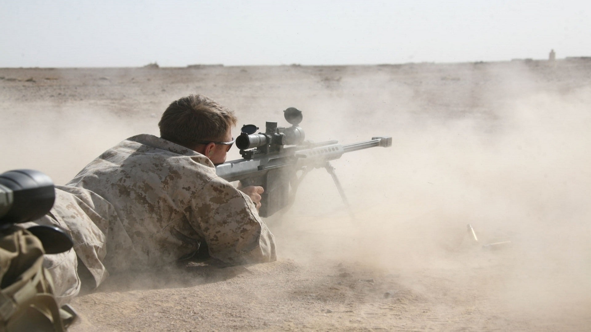 dust, war, shooting a weapon, aiming, armed forces, smoke - physical structure, battle, weapon, Desert, conflict, military, day, men, soldier, army, gun, HD Wallpaper