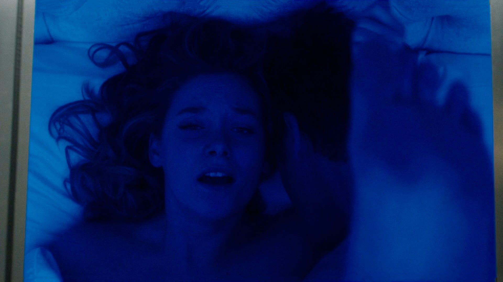 fear, human hair, close-up, portrait, indoors, young adult, Rachel Keller, emotion, women, front view, blue, relaxation, lying down, headshot, night, females, HD Wallpaper
