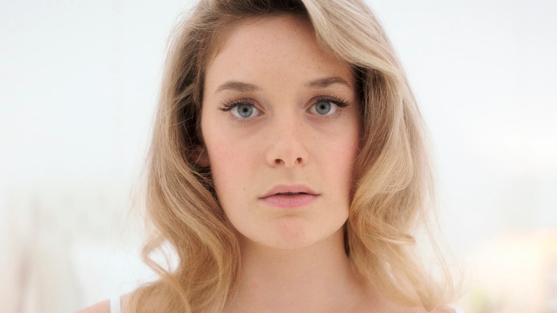 beautiful people, close-up, blonde, actress, uncertainty, teenager, blue eyes, front view, Rachel Keller, young adult, beautiful woman, looking at camera, HD Wallpaper