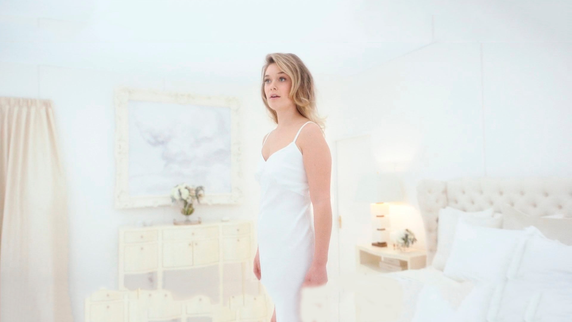 fashion, 1080P, indoors, blond hair, furniture, three quarter length, domestic room, beauty, hairstyle, Rachel Keller, contemplation, women, actress, young women, HD Wallpaper