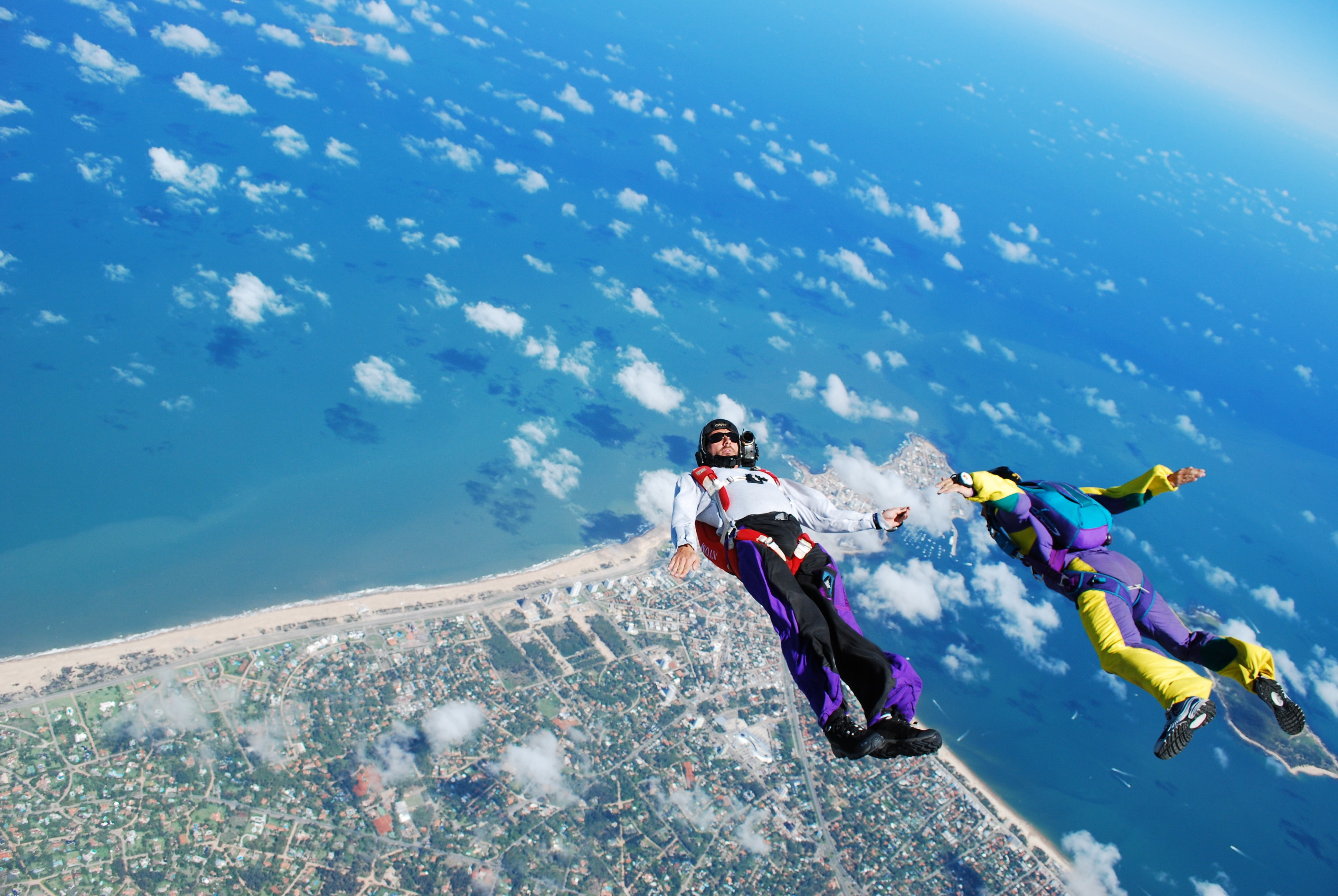sea, camera, flying, container, beach, hat, parachutists, clouds, extreme sports, flyer camera, paratroopers, parasailing, 4K, HD Wallpaper