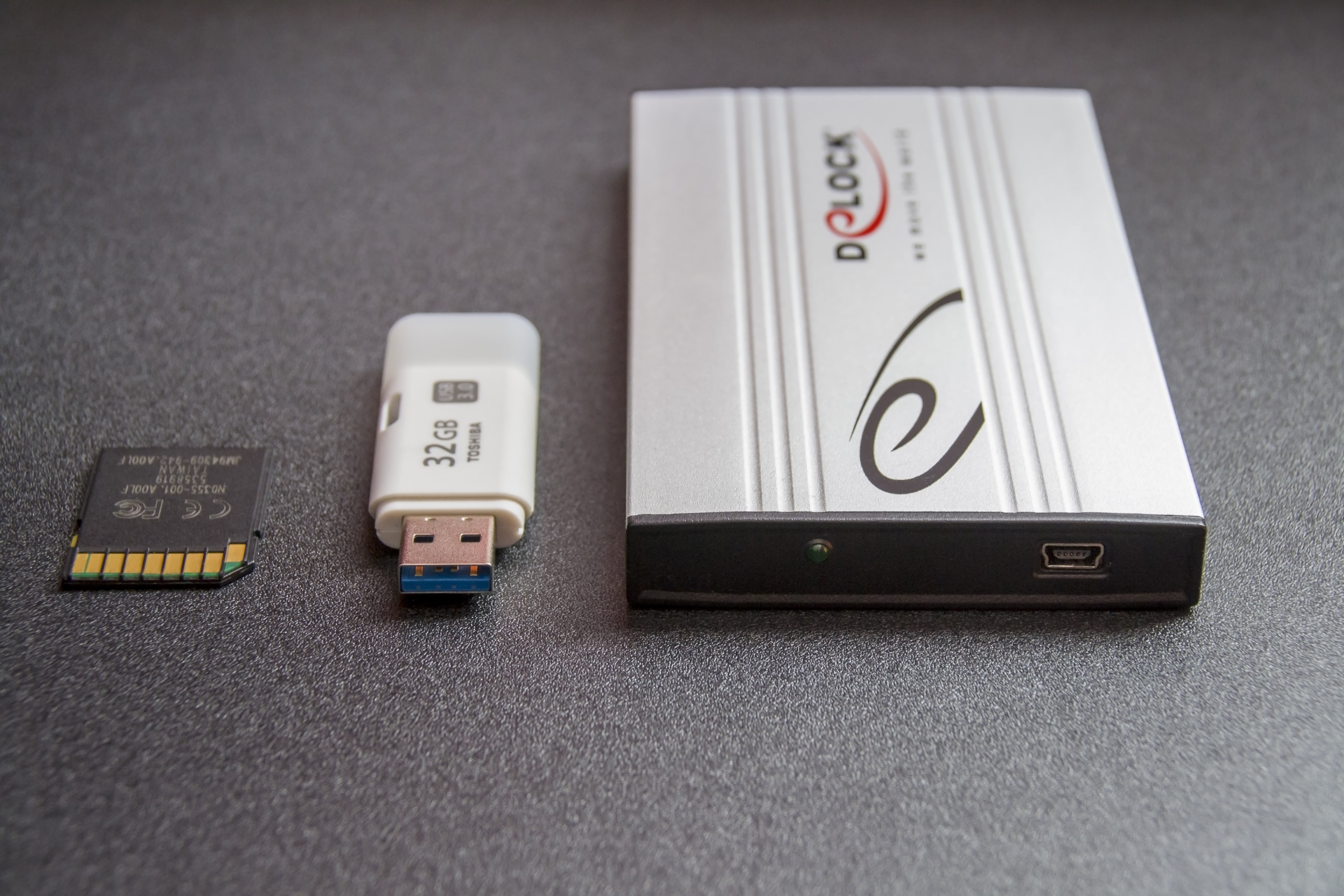 hard, electronics, modern media, usb memory, external, high technologies, remote control, white, beside, pendrive, photographers equipment, text, competition, HD Wallpaper