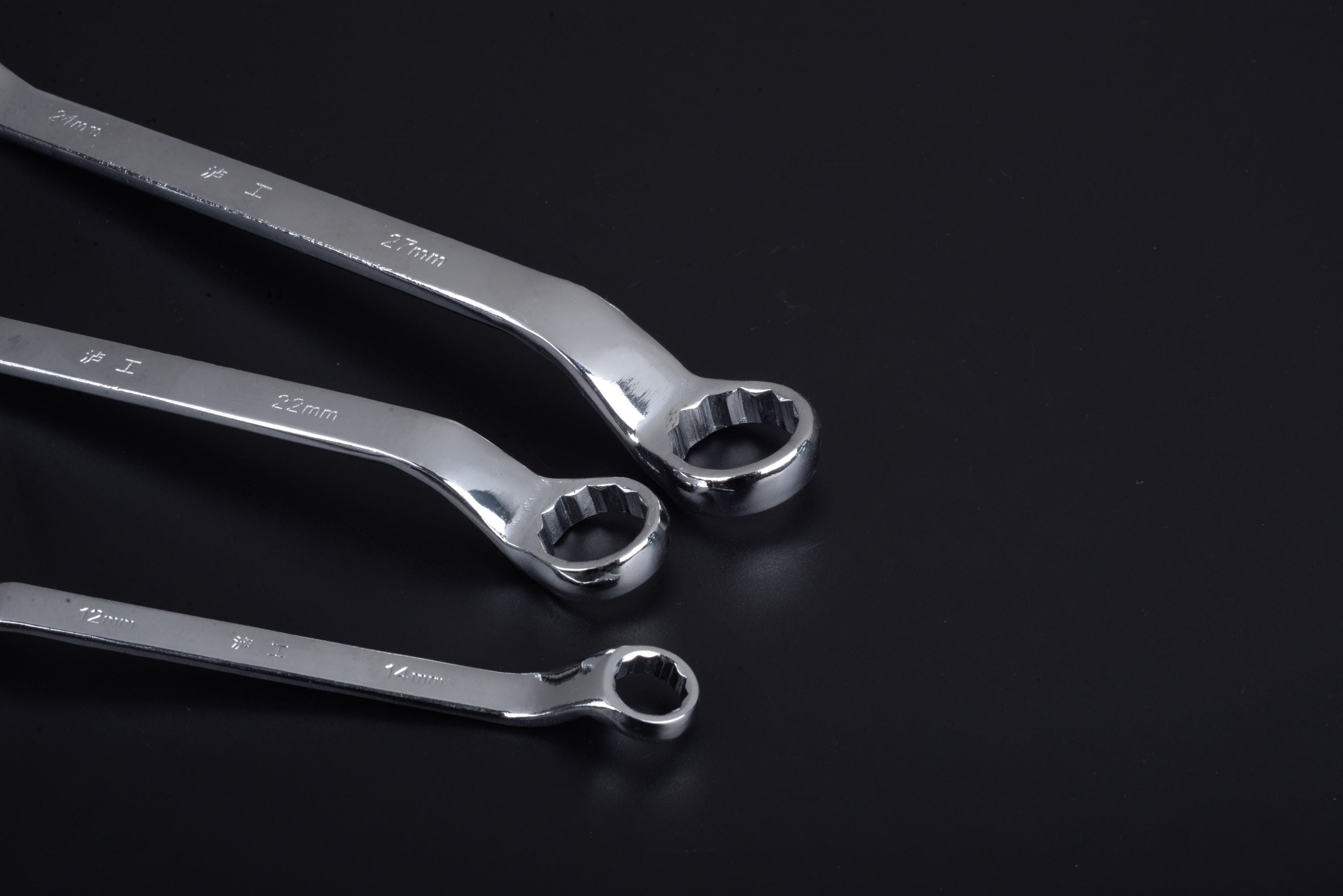 spoon, household equipment, hardware, freshness, shiny, Tools, no People, black color, single Object, chrome, stainless Steel, drop, 2K, studio shot, work Tool, HD Wallpaper
