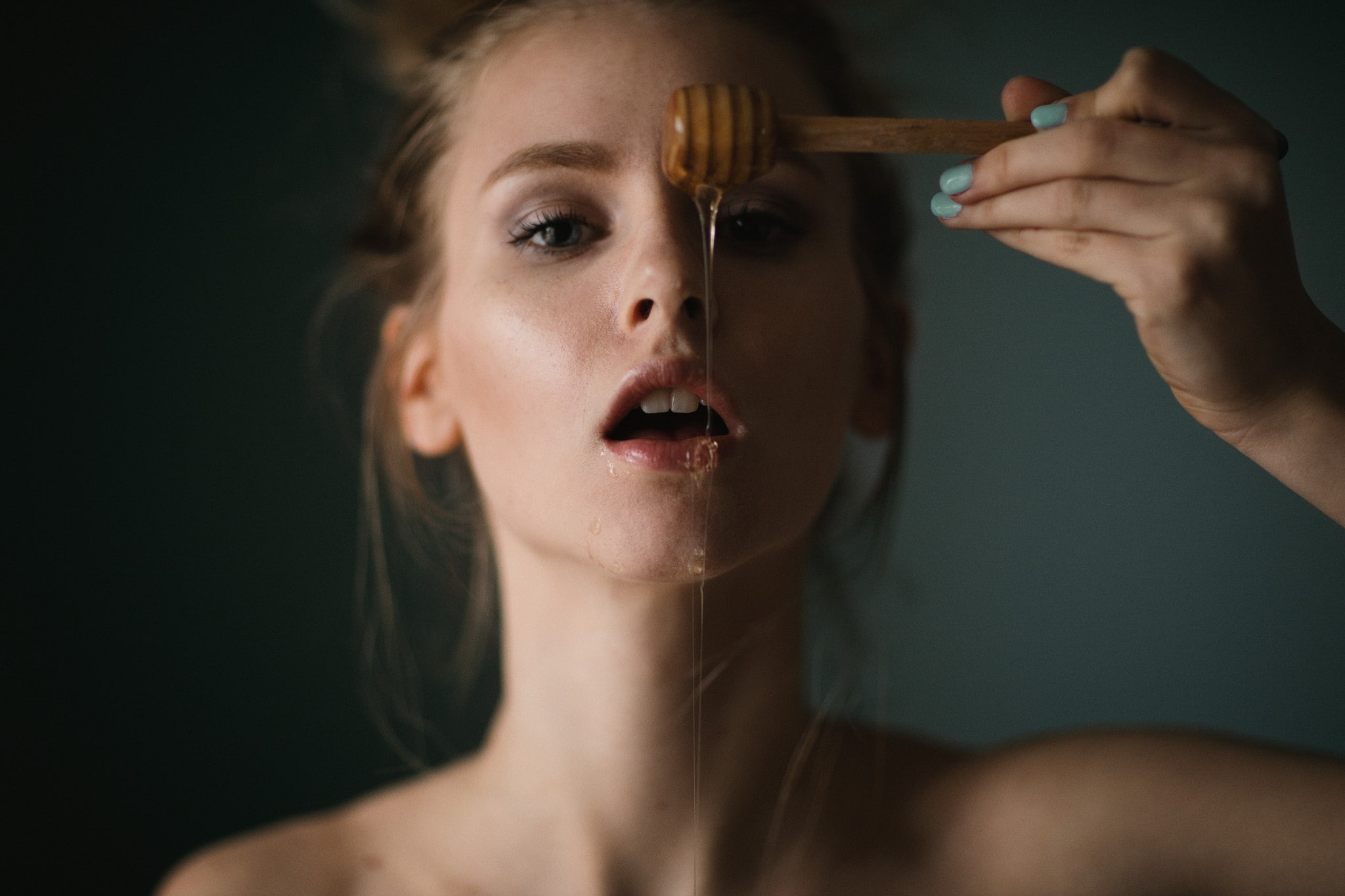 suggestive, blue nails, innuendo, honey dipper, food, 1080P, messy, open mouth, bare shoulders, women, looking at viewer, brunette, honey, model, HD Wallpaper