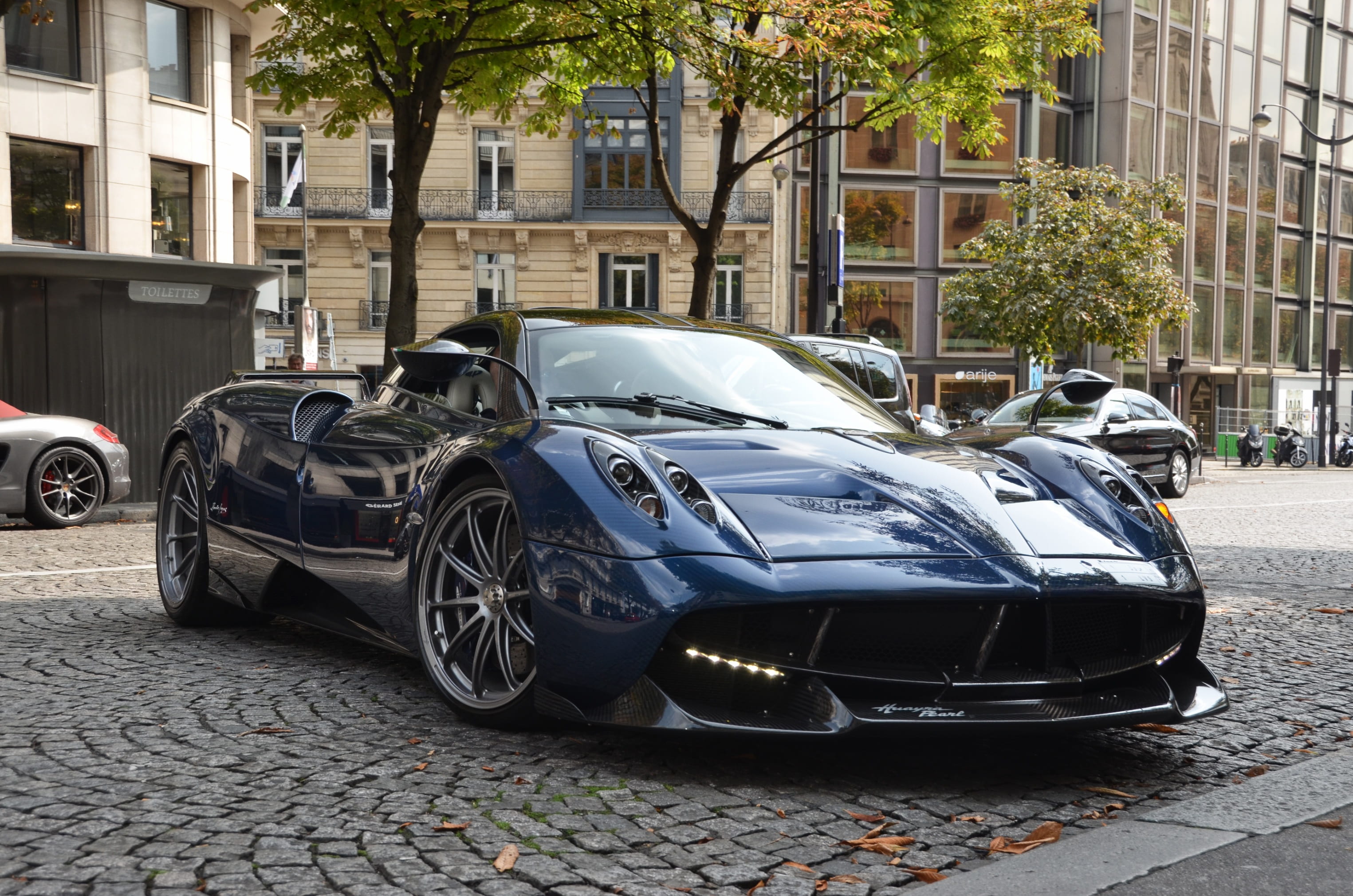 speed, built structure, outdoors, city, drive, mode of transportation, parked, luxury, blue, paris, supercar, sports car, cobblestone, transportation, architecture, HD Wallpaper