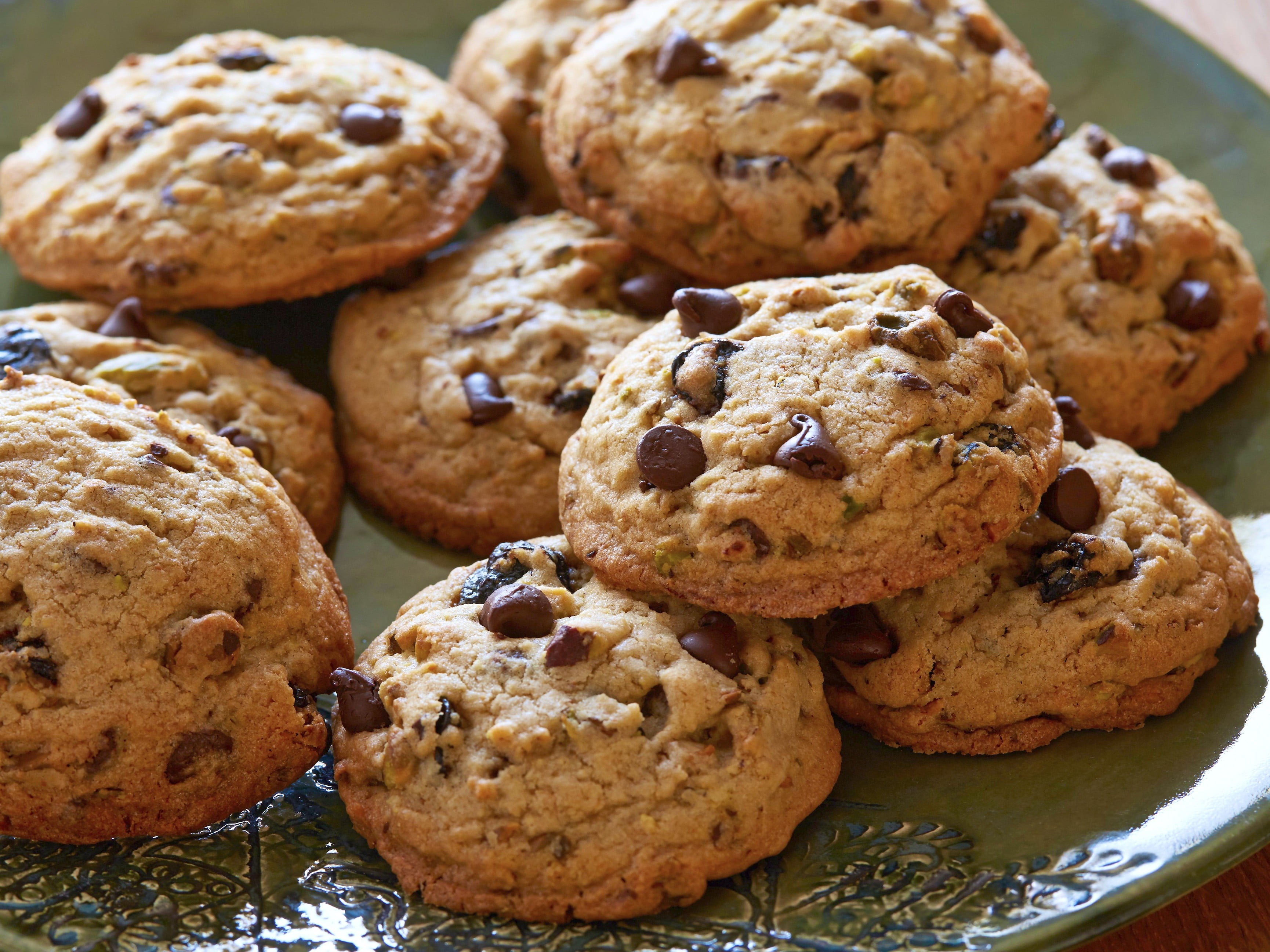 chocolate, oatmeal, close-up, snack, cookie, dessert, indulgence, chocolate chip cookie, food, breakfast, raisin, unhealthy eating, freshness, no people, HD Wallpaper