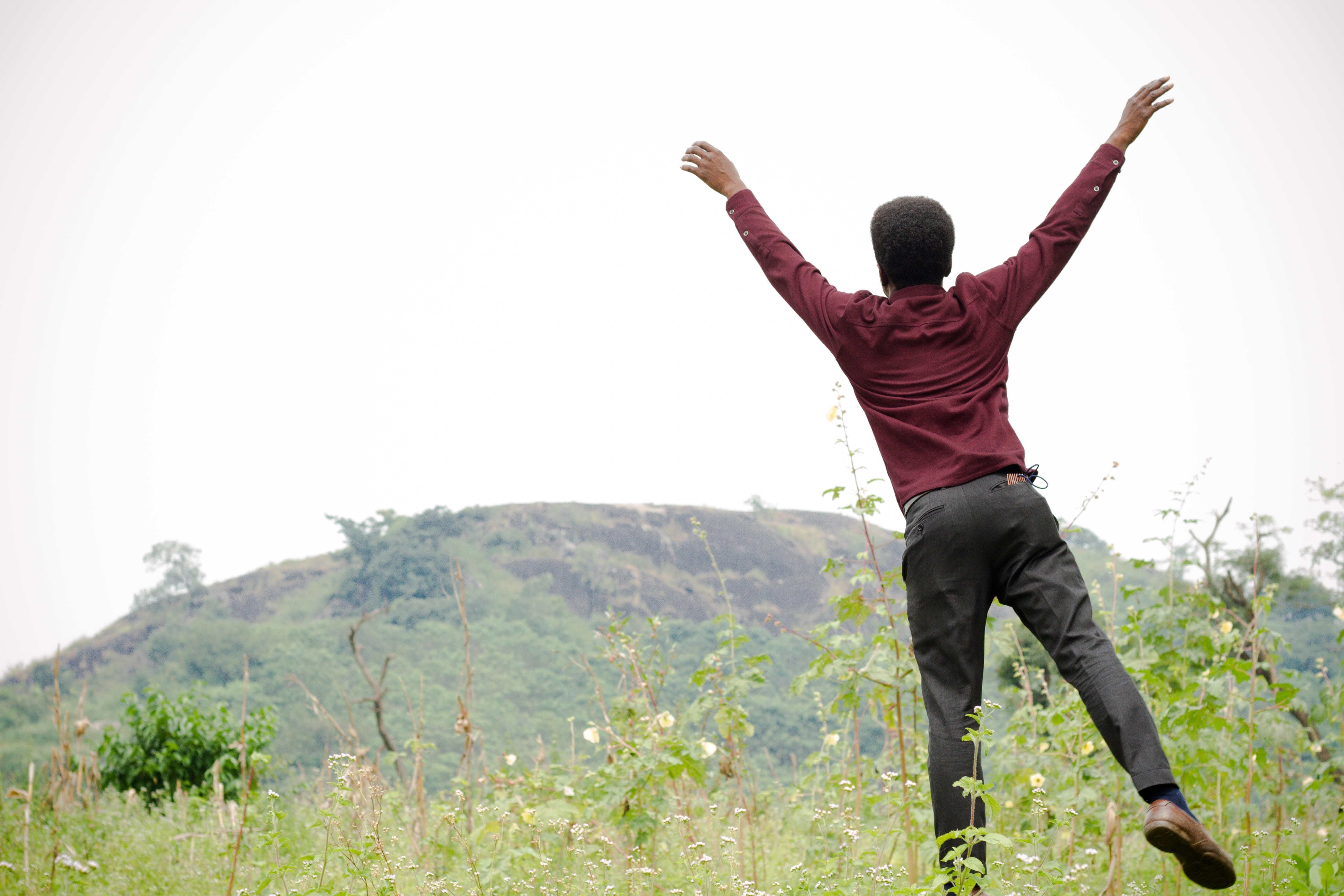 gishiri, jump, hands, young, leisure activity, plant, 5K, lifestyles, positive emotion, outdoors, happy, trees, jumping, bush, sky, full length, day, excited, HD Wallpaper