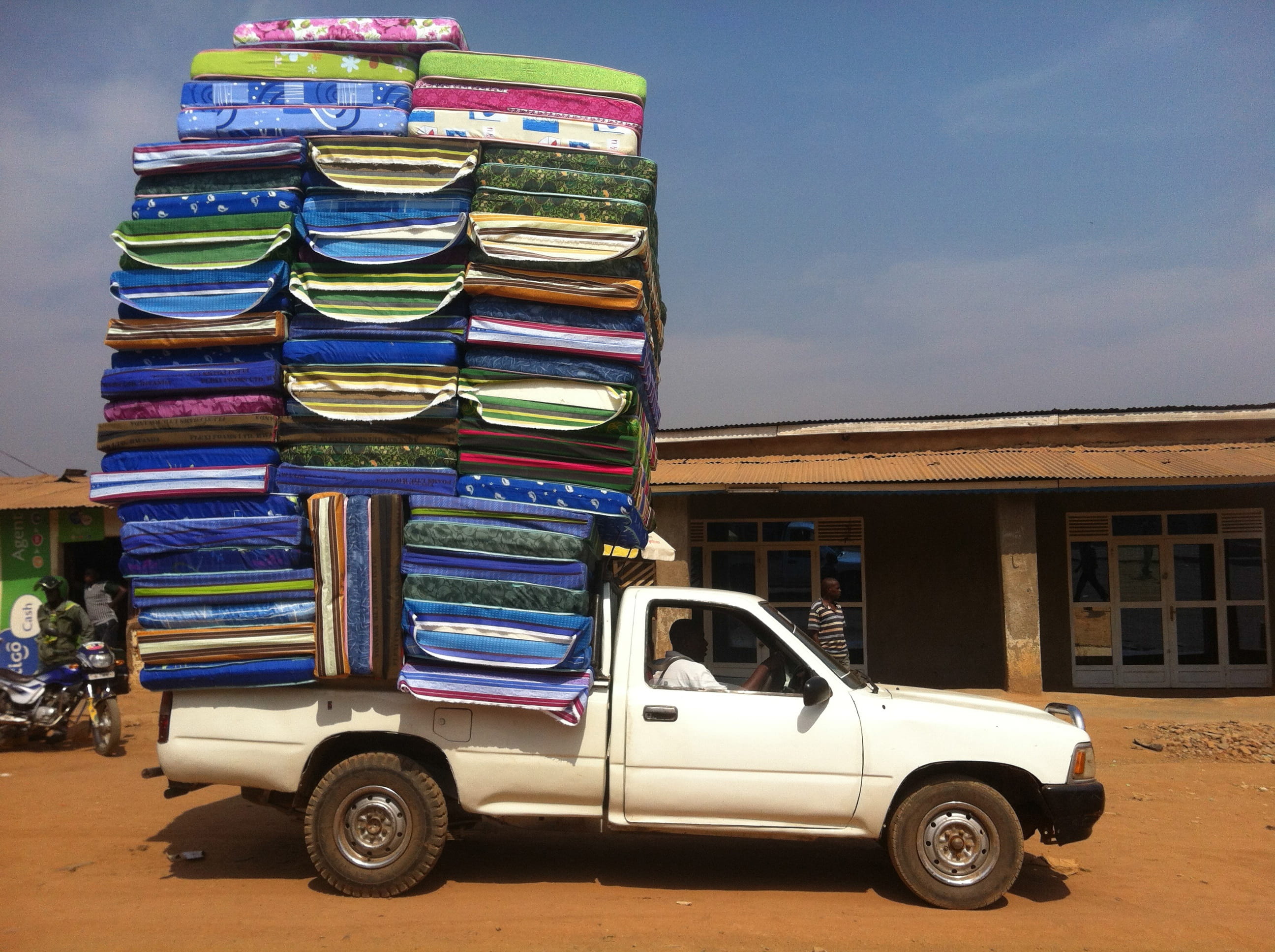 multi colored, transportation, building, Market, cloud - sky, full, load, street, sky, motor vehicle, stack, land vehicle, rwanda, Car, no people, architecture, HD Wallpaper