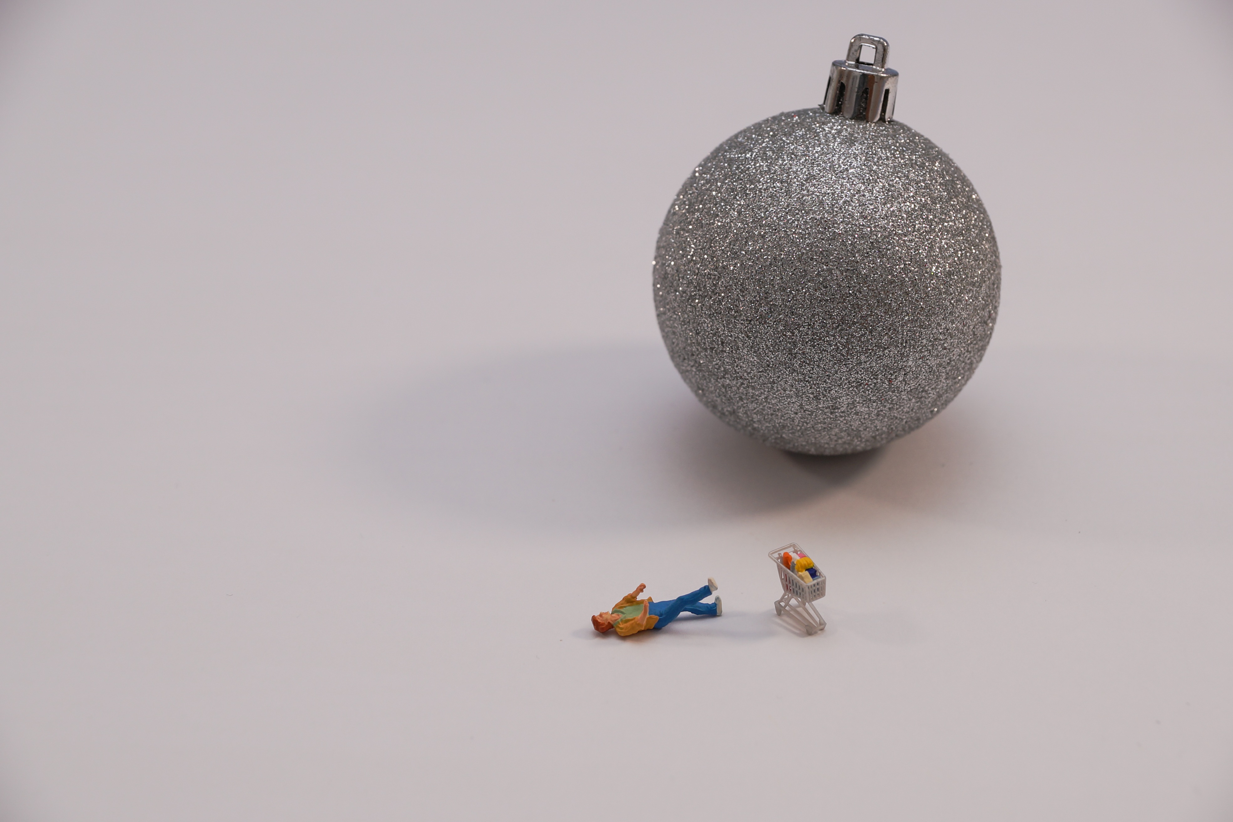 figurine, celebration, fall, white background, copy space, indoors, art and craft, commercialisation, shopping basket, close-up, gray background, christmas decoration, HD Wallpaper