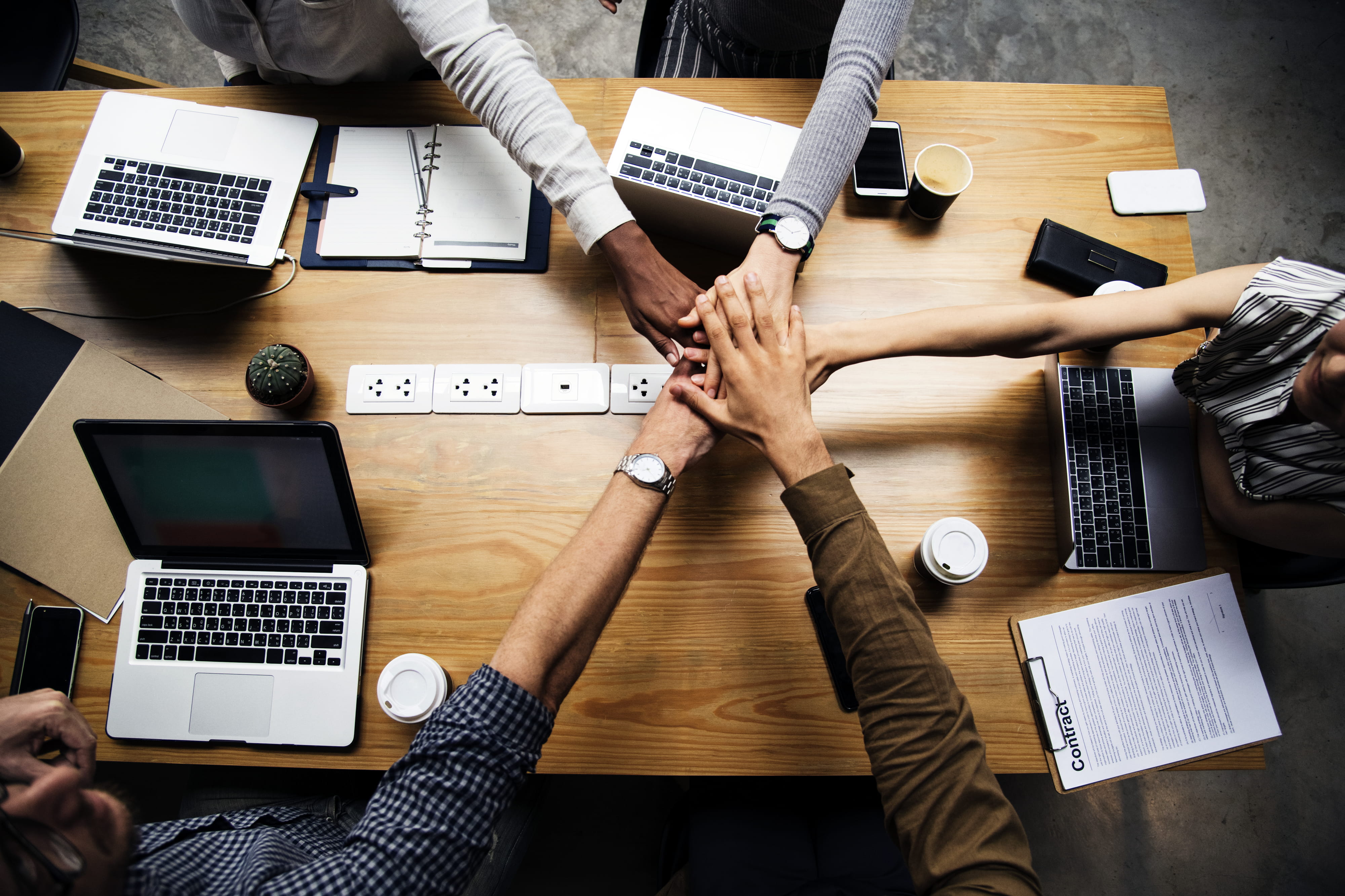 busy, colleague, cooperation, using laptop, hands, business deal, friendship, caucasian, celebration, cheerful, furniture, males, helping han, high angle view, HD Wallpaper