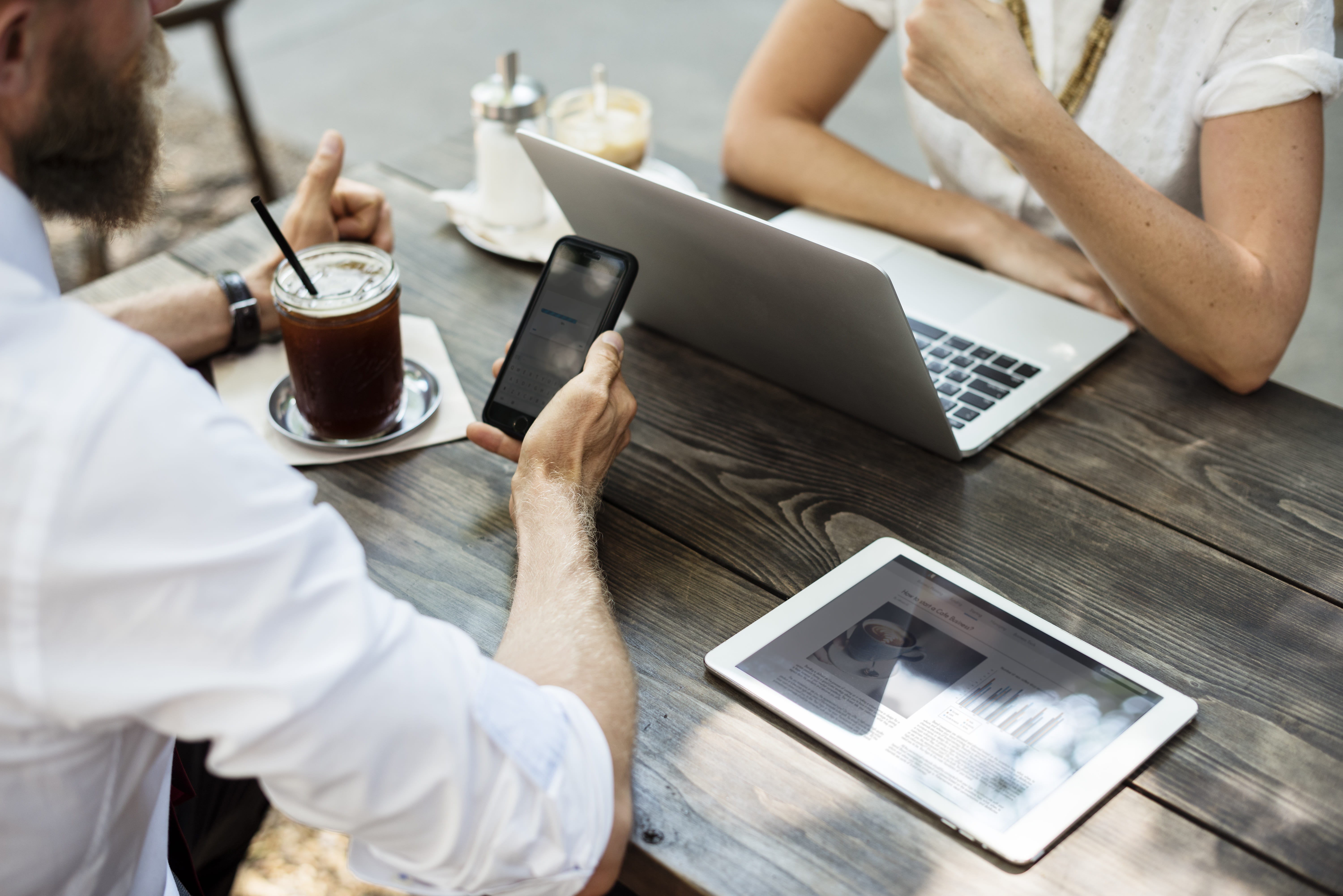food and drink, indoors, togetherness, android, smartphone, coffee shop, laptop, coffee, tablet, brainstorming, technology, woman, online, collaboration, HD Wallpaper