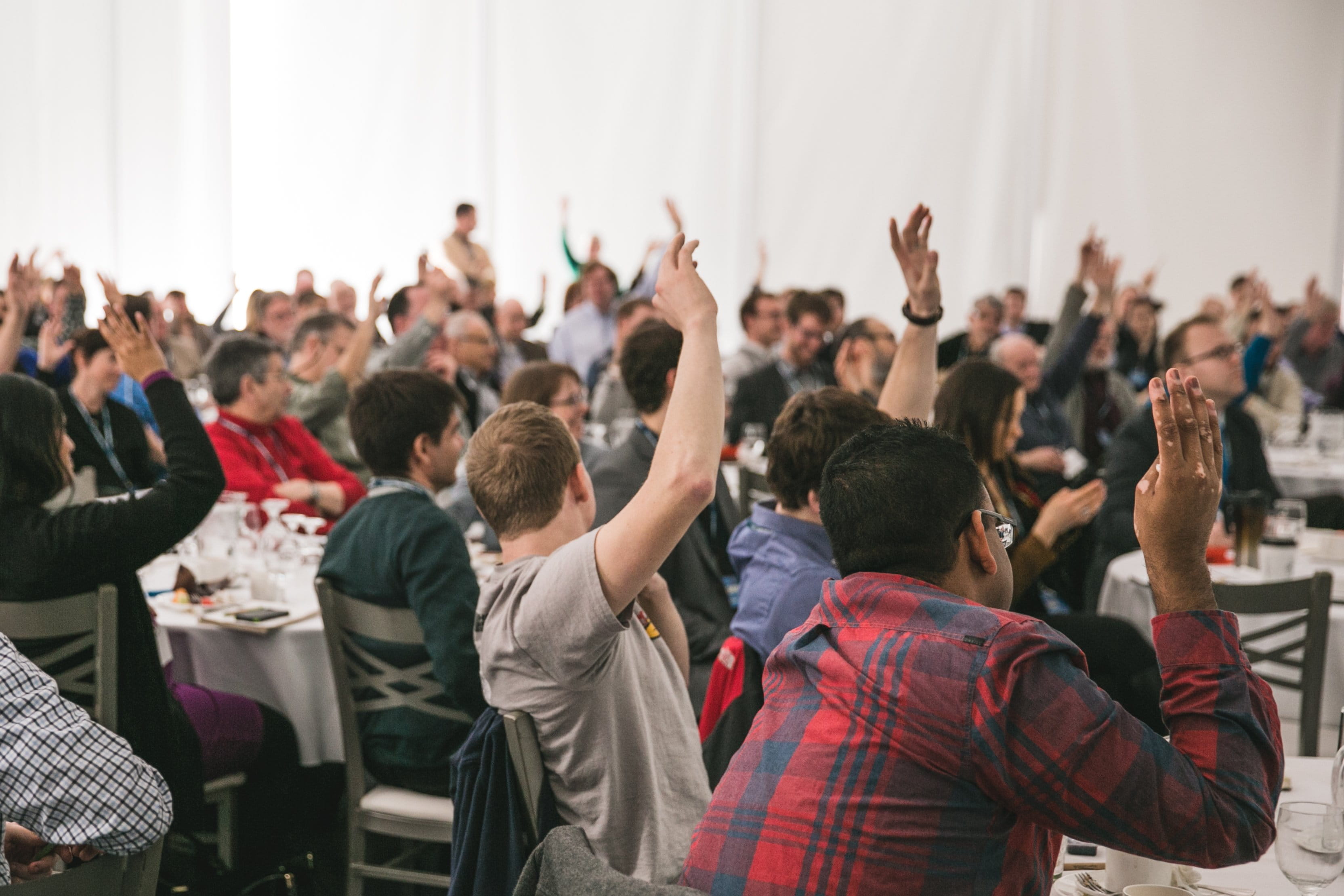 Meetings, arms raised, 2K, real people, audience, hand raised, enjoyment, women, large group of people, People, Training, young adult, photo, Friends, HD Wallpaper