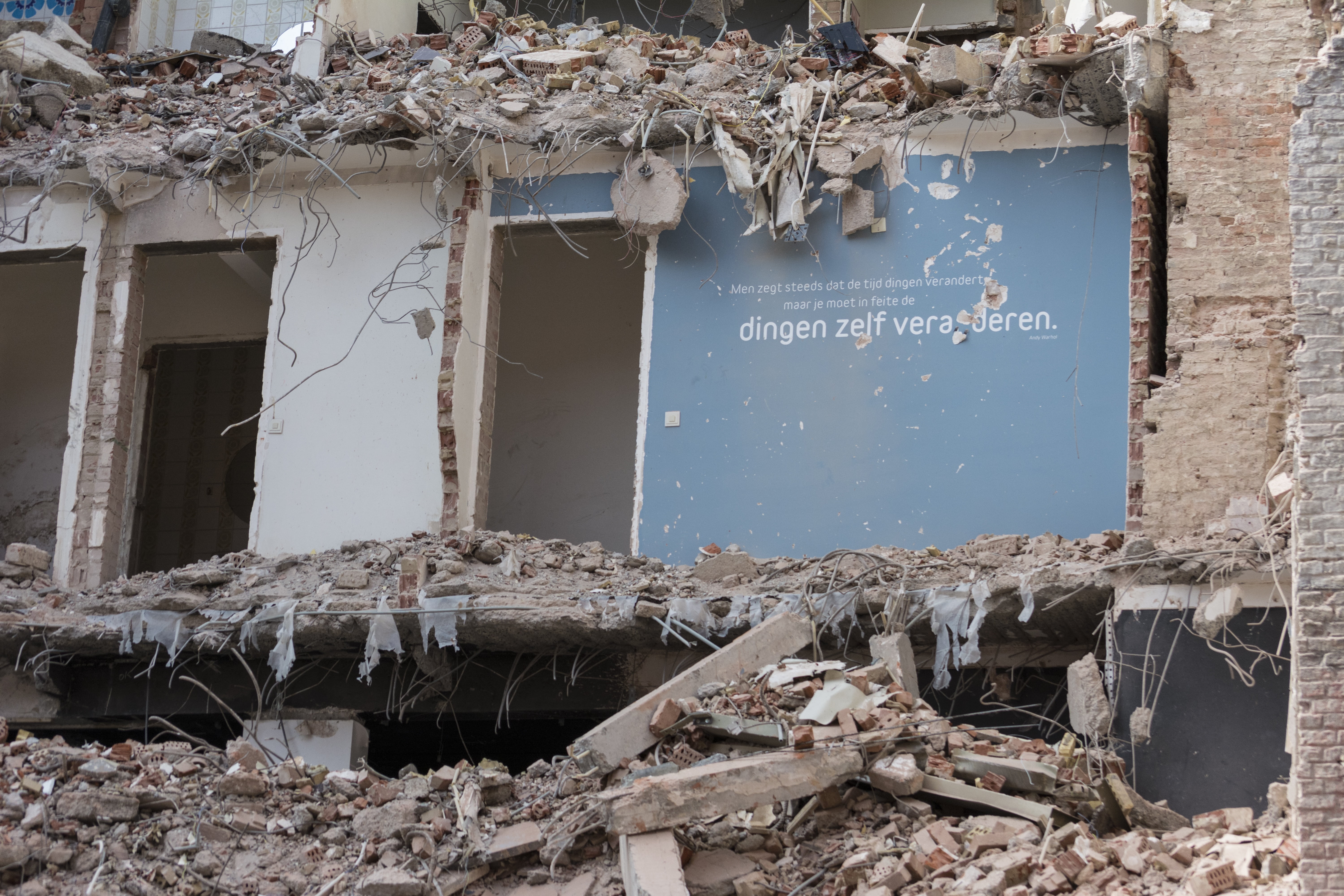 western script, mess, vacancy, creative, damaged, architecture, organizations, state of decay, communication, building exterior, ruin, refresh, place, run-down, HD Wallpaper