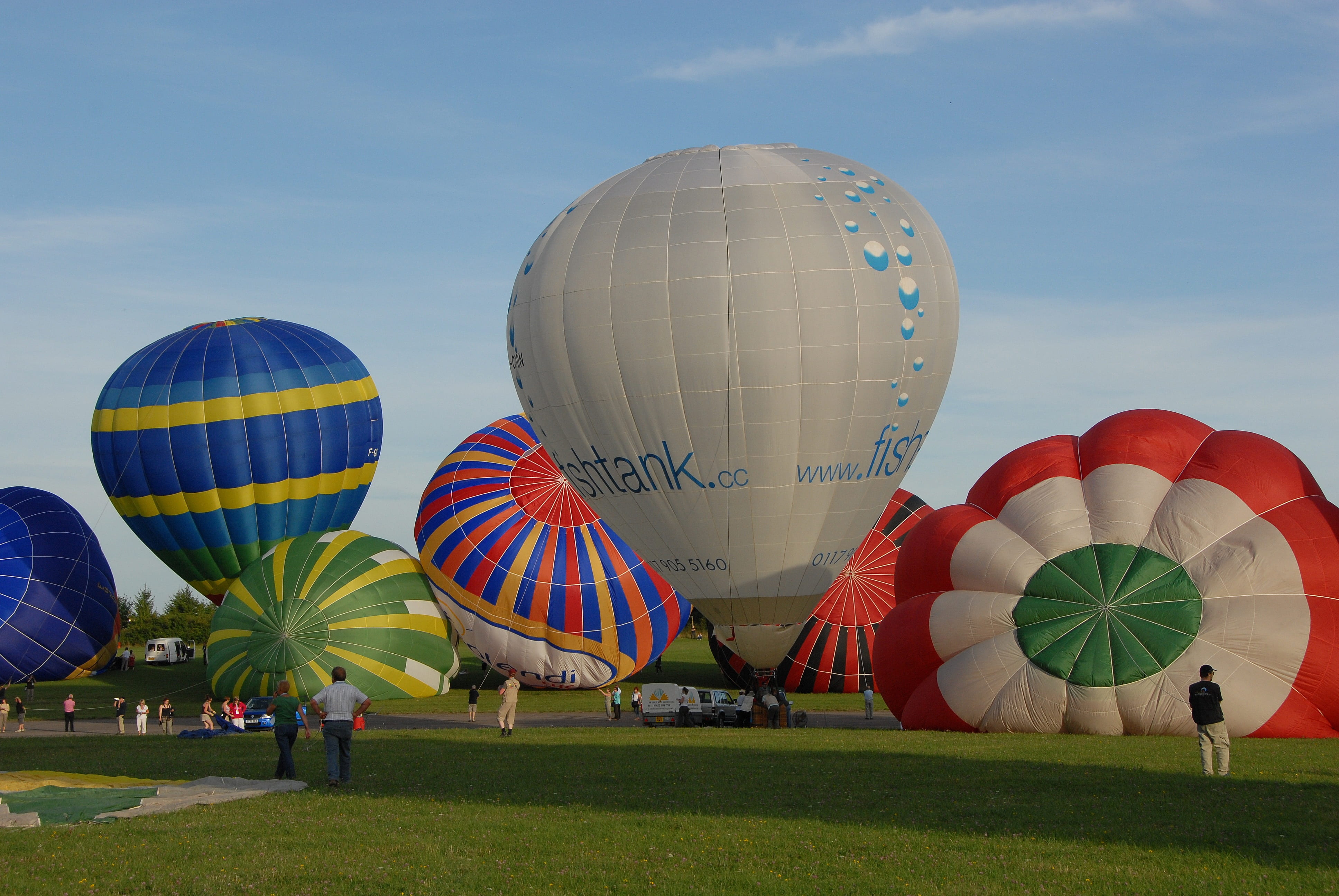 flight, grass, mid-air, day, human, hot, contest, canvas, success, aeronaut, plain, adventure, ball, leisure activity, gas, sky, envelope, air, tourism, HD Wallpaper