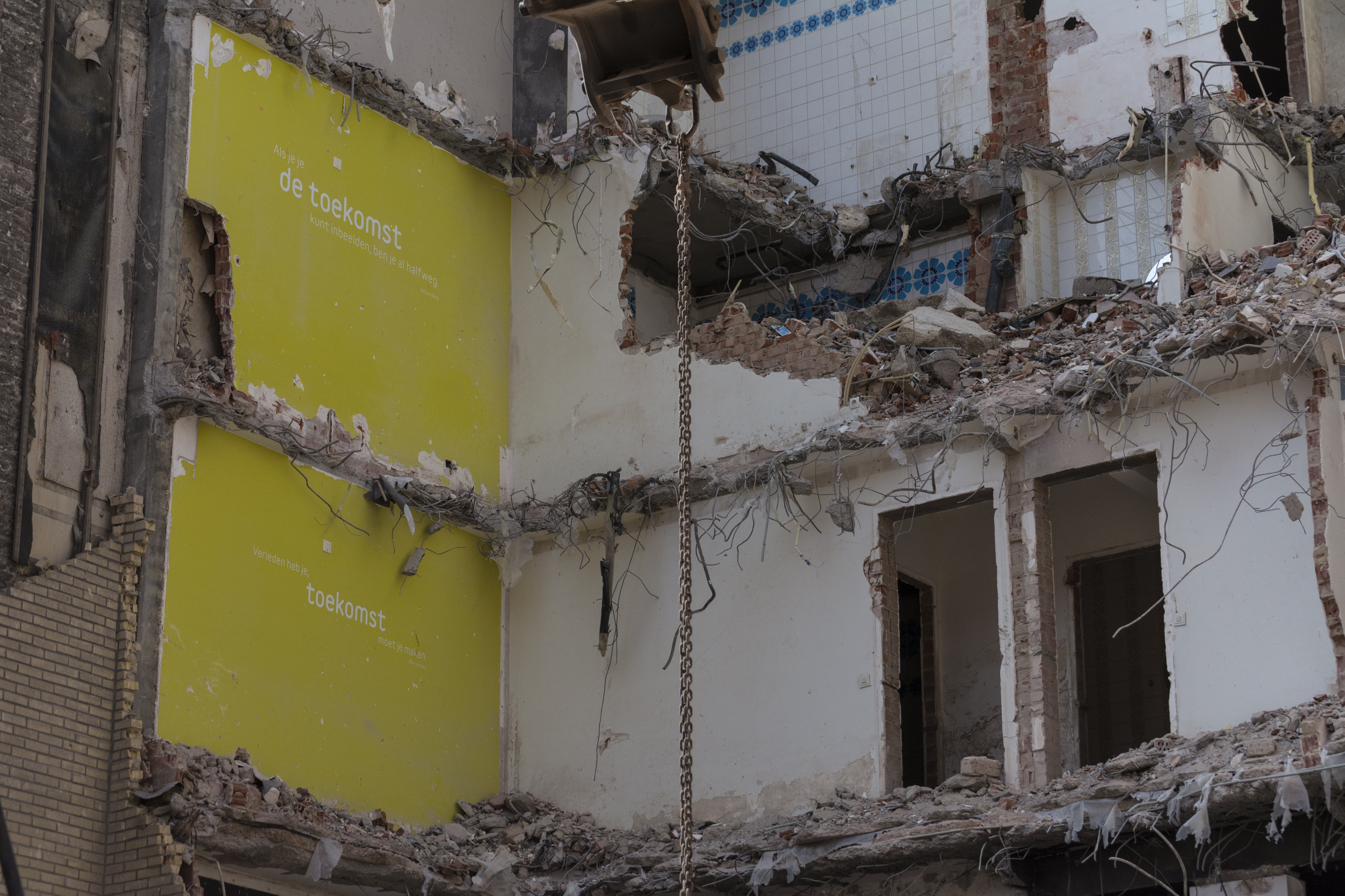 apartment, creative, expired, ruin, change, low angle view, run-down, window, toekomstperspsectief, deterioration, progress, wall - building feature, obsolete, HD Wallpaper