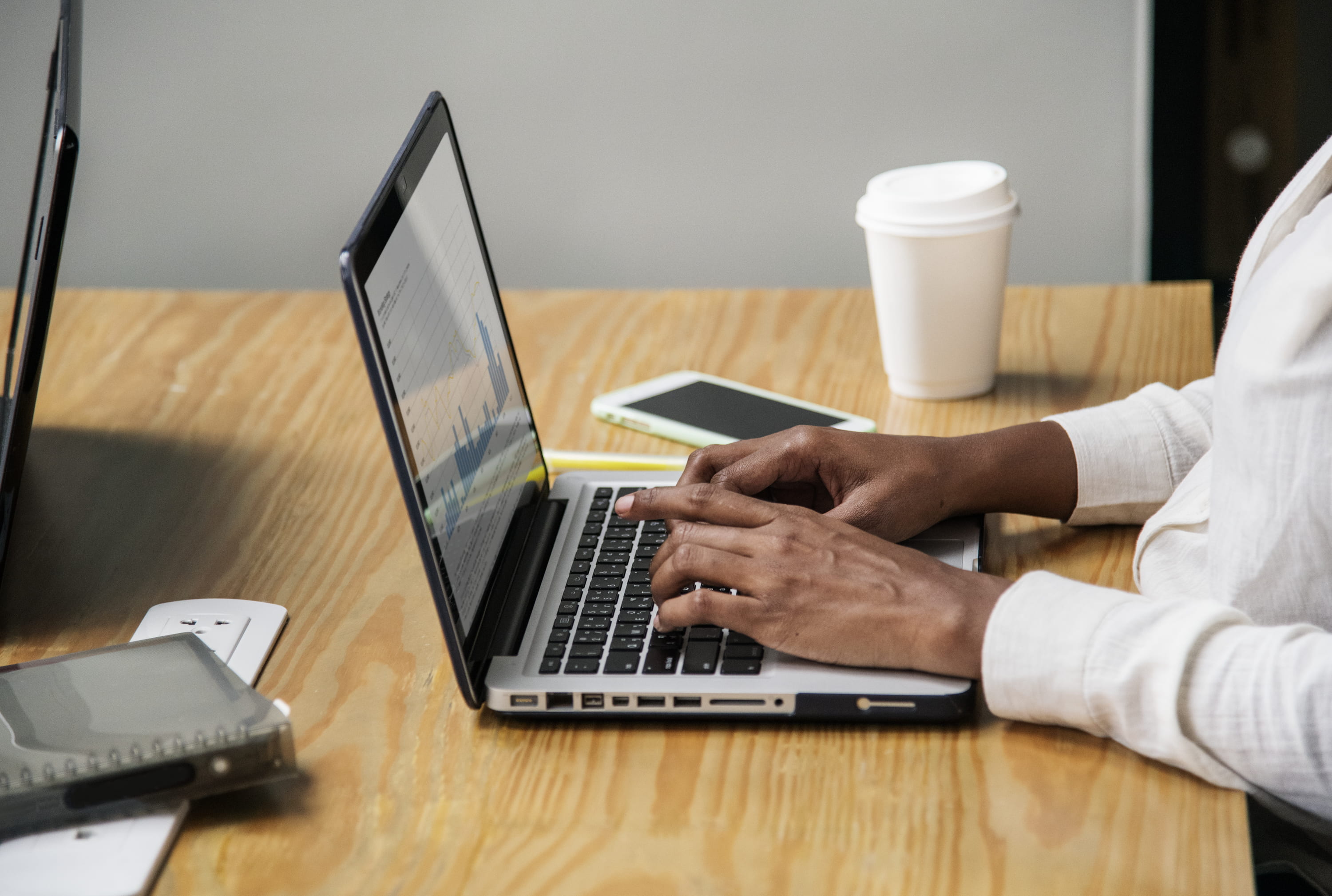 technology, adult, coffee, woman, indoors, chart, desk, working, using, internet, wooden, cup, laptop, venture, using laptop, hand, man, computer, drink, HD Wallpaper