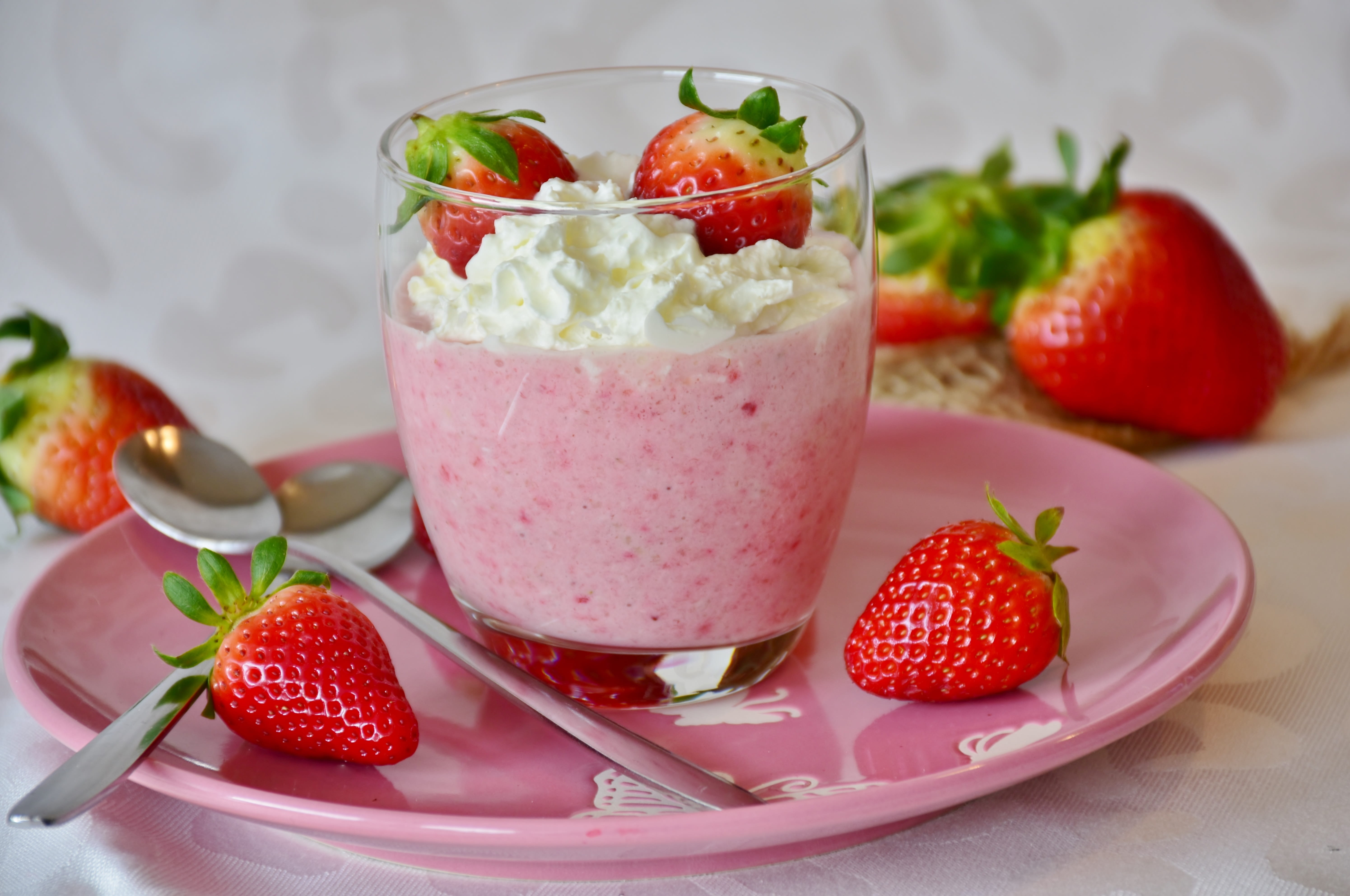 sweet dish, strawberry, close-up, garnish, frisch, berry fruit, no people, creamy, refreshment, healthy eating, spoon, vessel, delicious, berry, antioxidant, HD Wallpaper