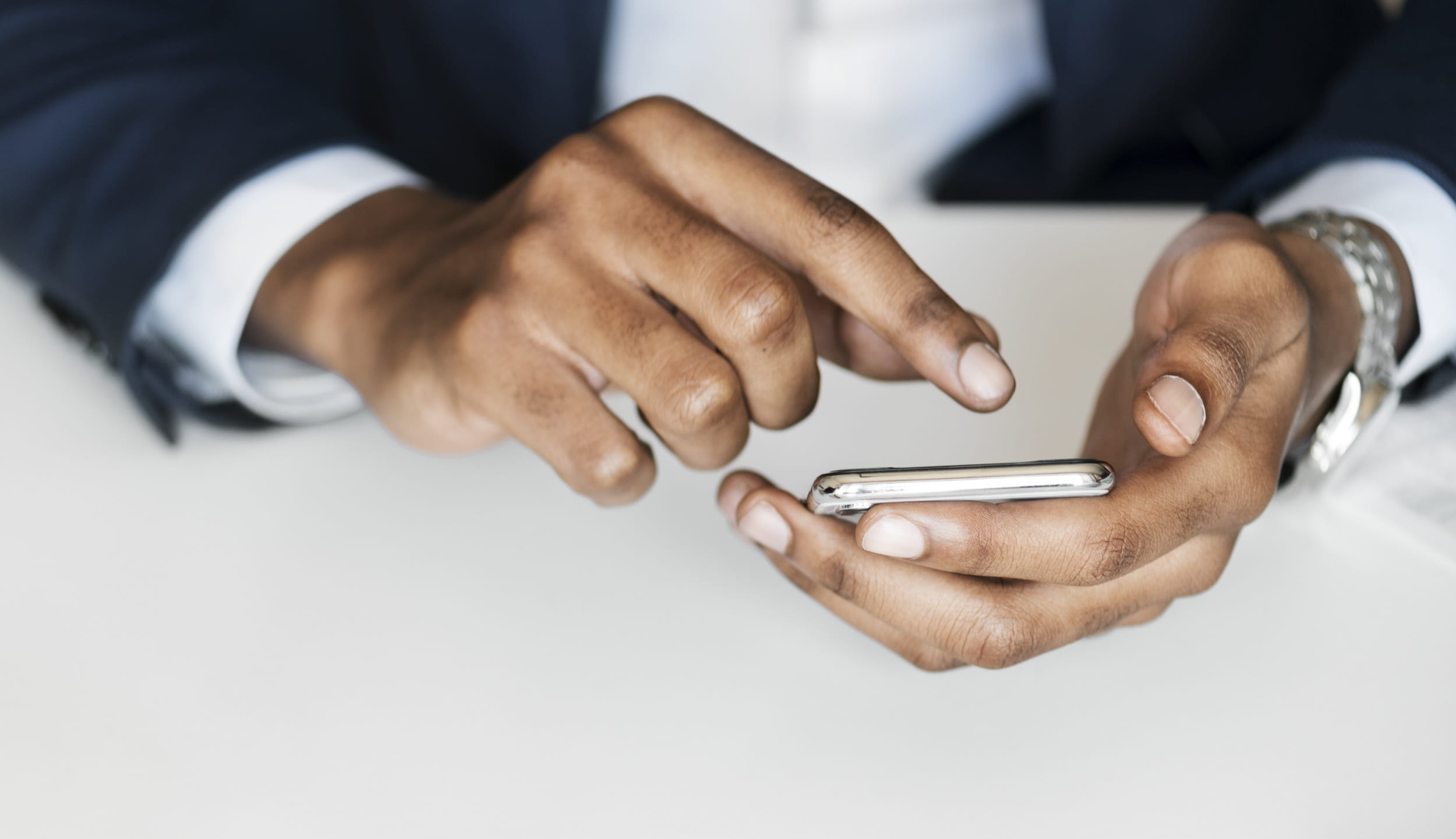 internet, human hand, 1080P, hands, mobile phone, closeup, america, zimbabwean, zimbabwe, human body part, wireless, wireless technology, business person, HD Wallpaper