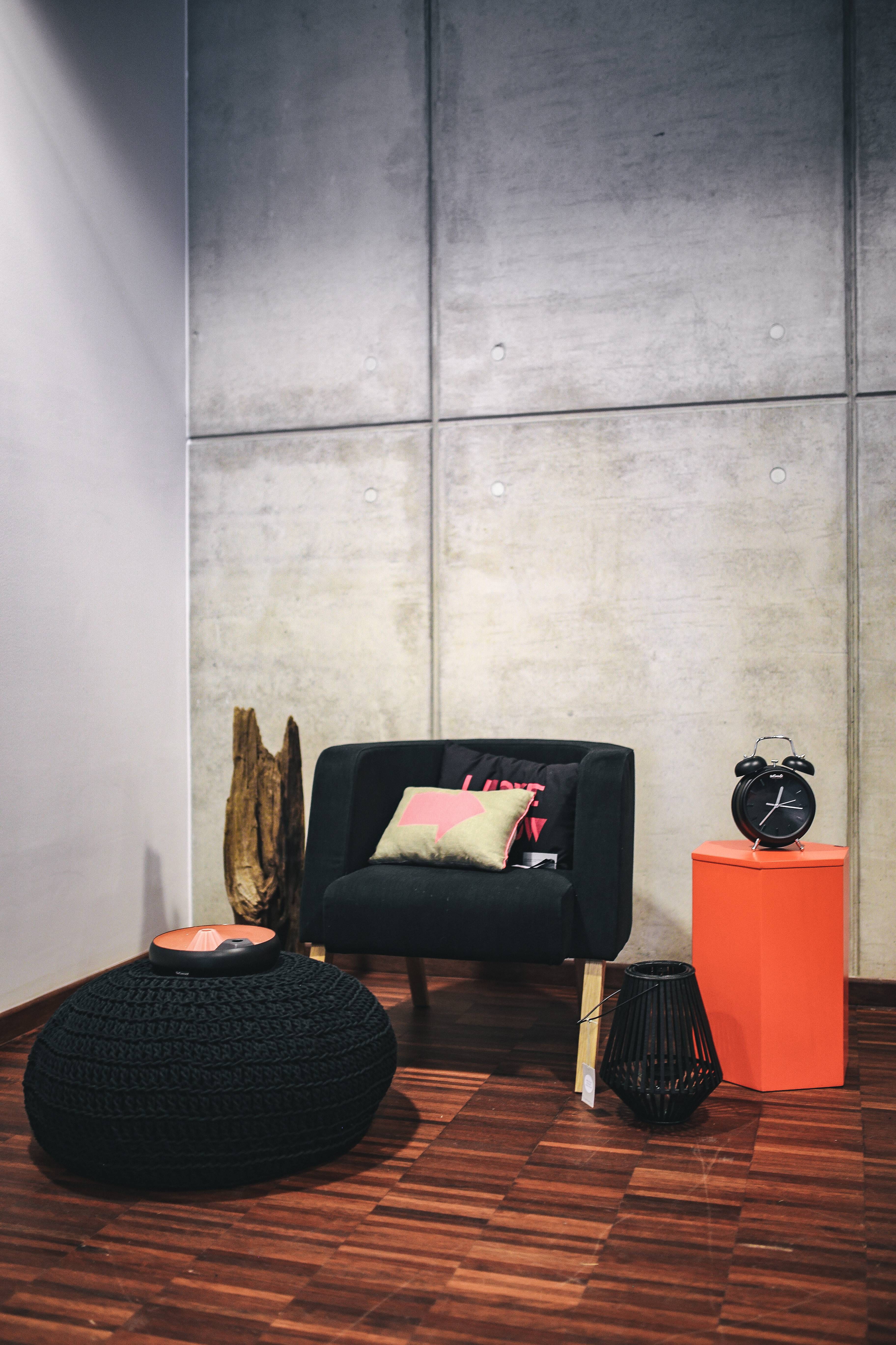 wall - Building Feature, built structure, armchair, cushion, seat, show, home Interior, style, pillow, furniture, arranged, Collection, living Room, chair, Phone HD Wallpaper