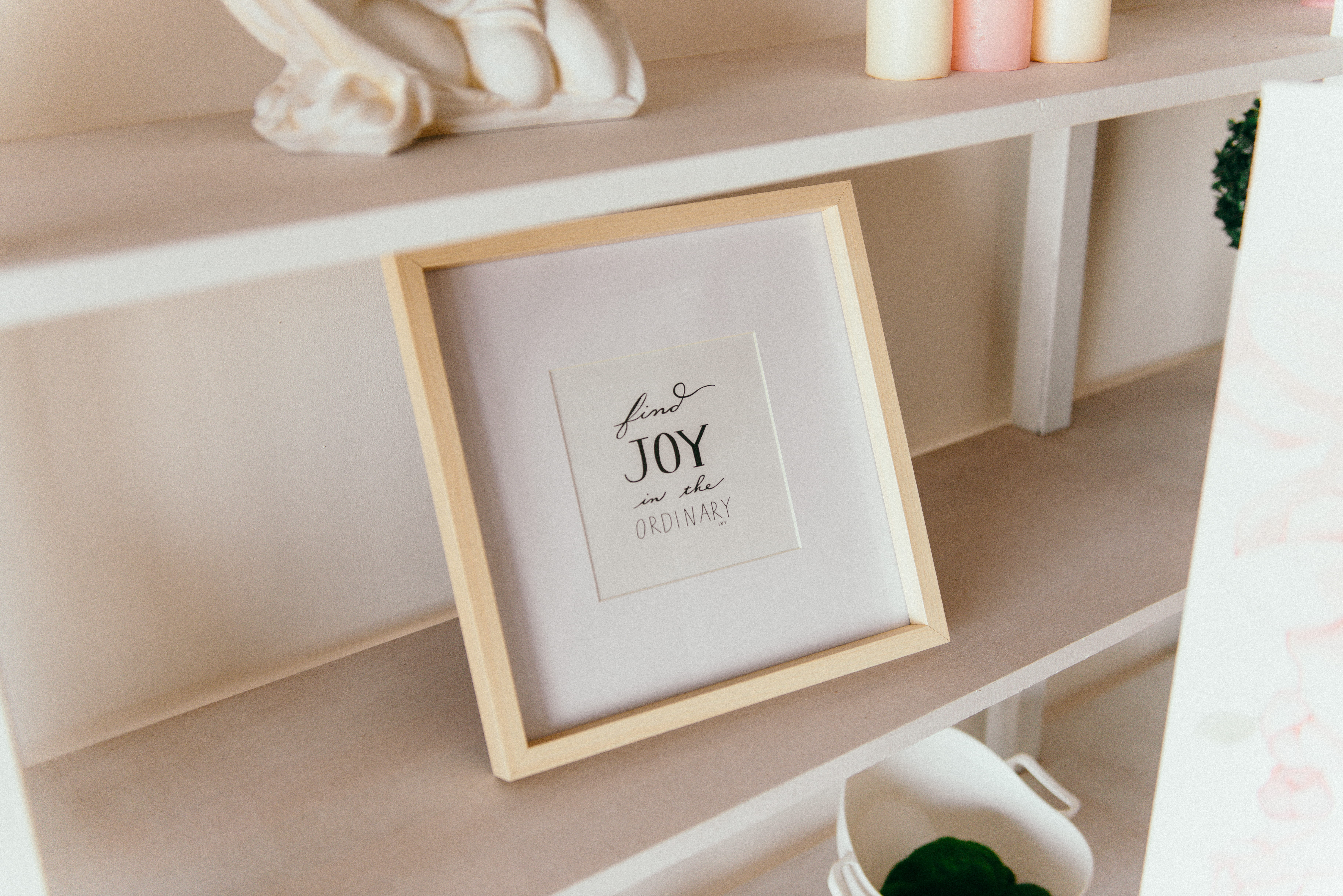 interior decoration, picture frame, domestic room, decor, communication, inspirational, close-up, high angle view, calligraphy, design, no people, non-western script, HD Wallpaper