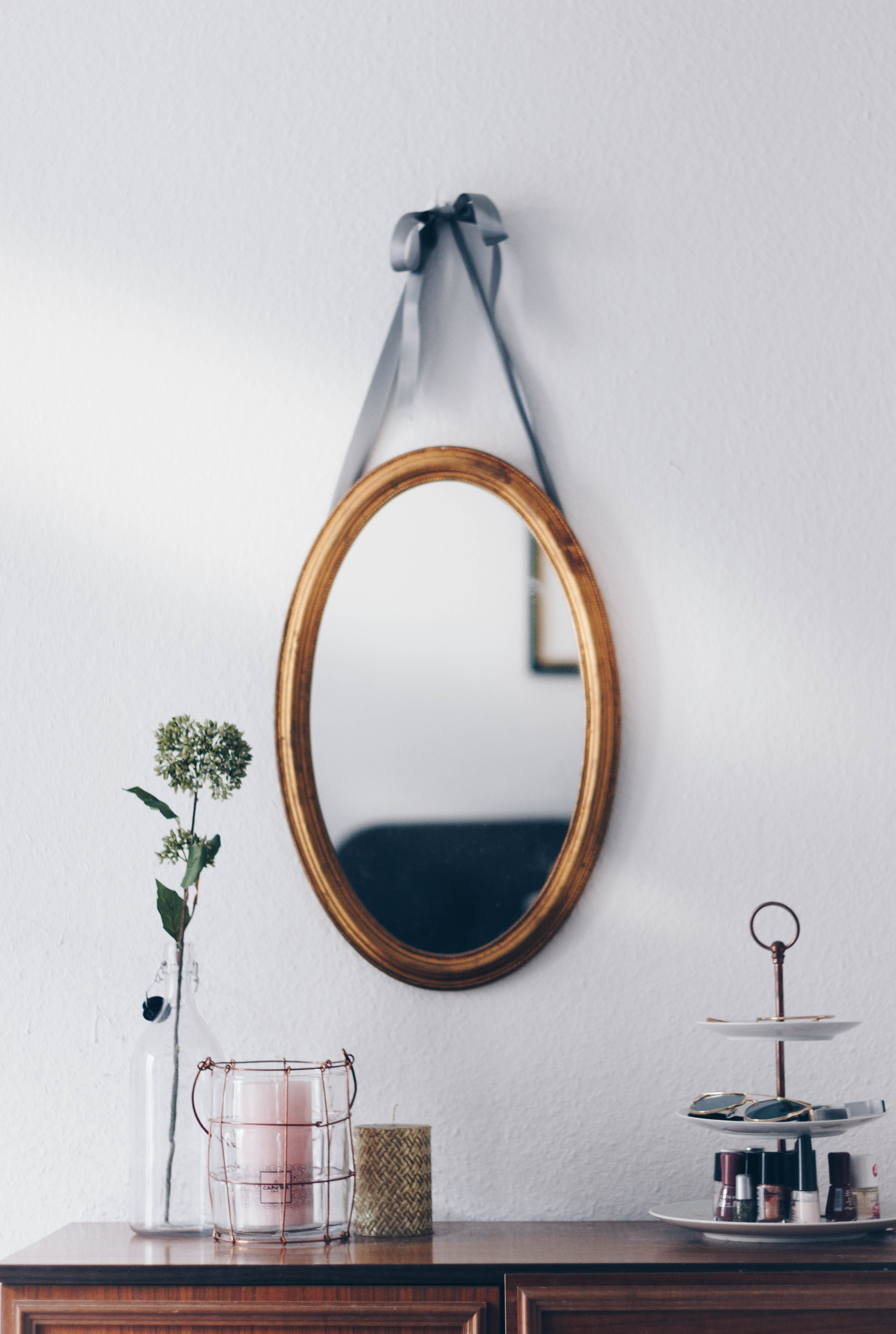 reflection, contemporary, traditional, shape, still life, framed, brown, glass, domestic room, architecture, nail polish, decorations, wall - building feature, Phone HD Wallpaper
