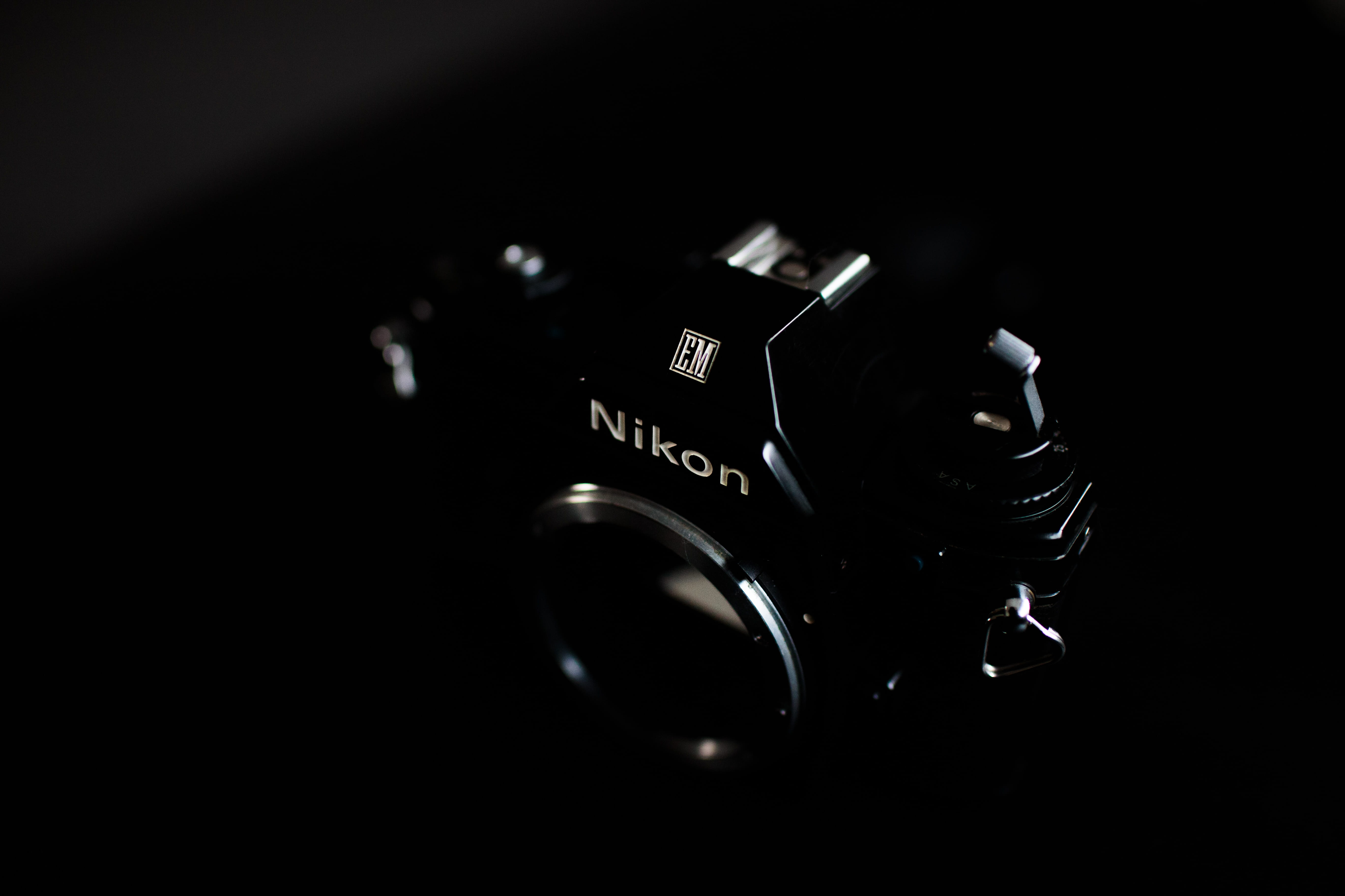 finger, video camera, money, indoors, selective focus, nickel, camera, plant, control, retro styled, webpage, blossom, lens - optical instrument, technology, HD Wallpaper