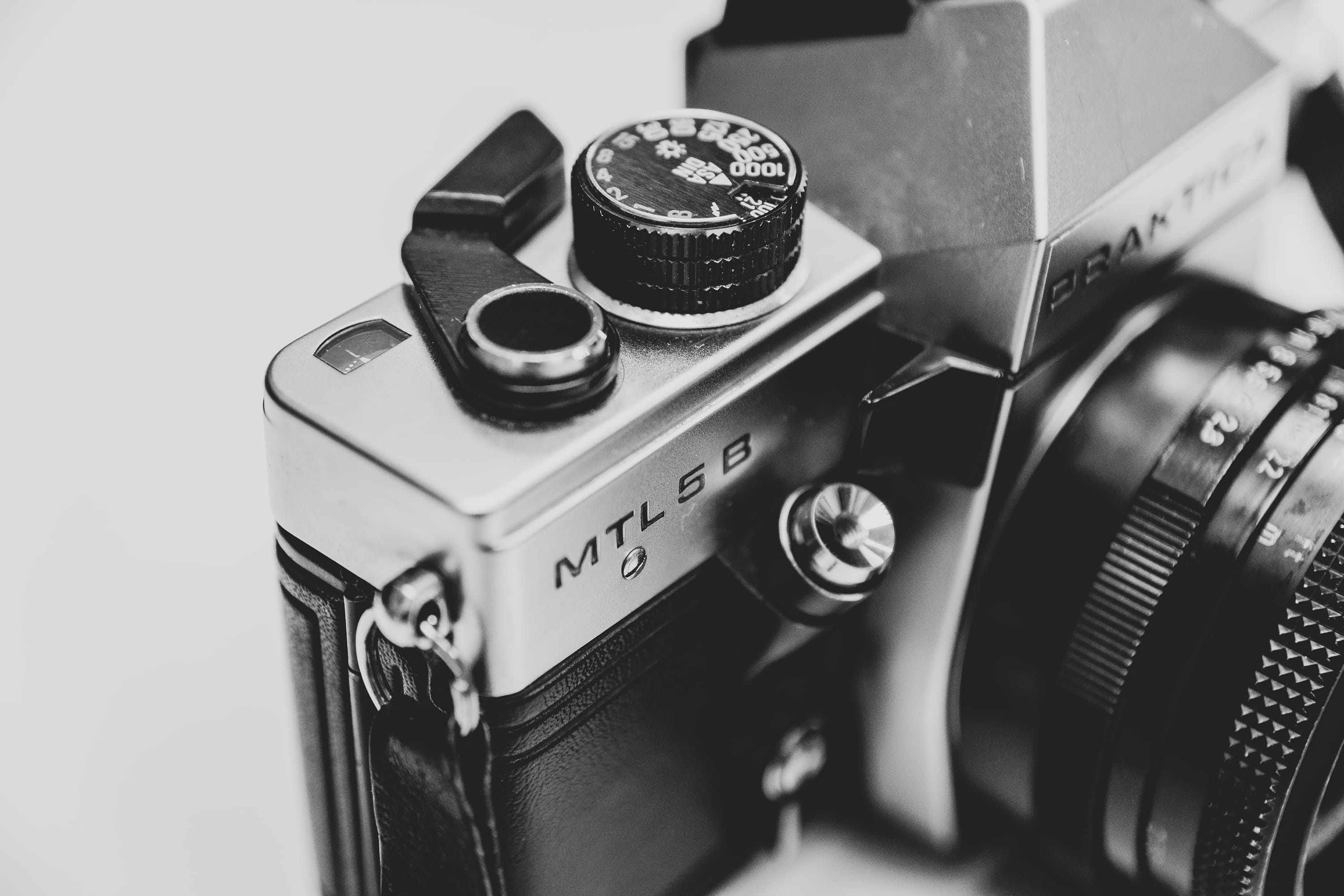 photographic equipment, vintage, plant, finger, poster, 2K, close-up, camera lens, photography themes, technology, electronics, photography, high angle view, HD Wallpaper