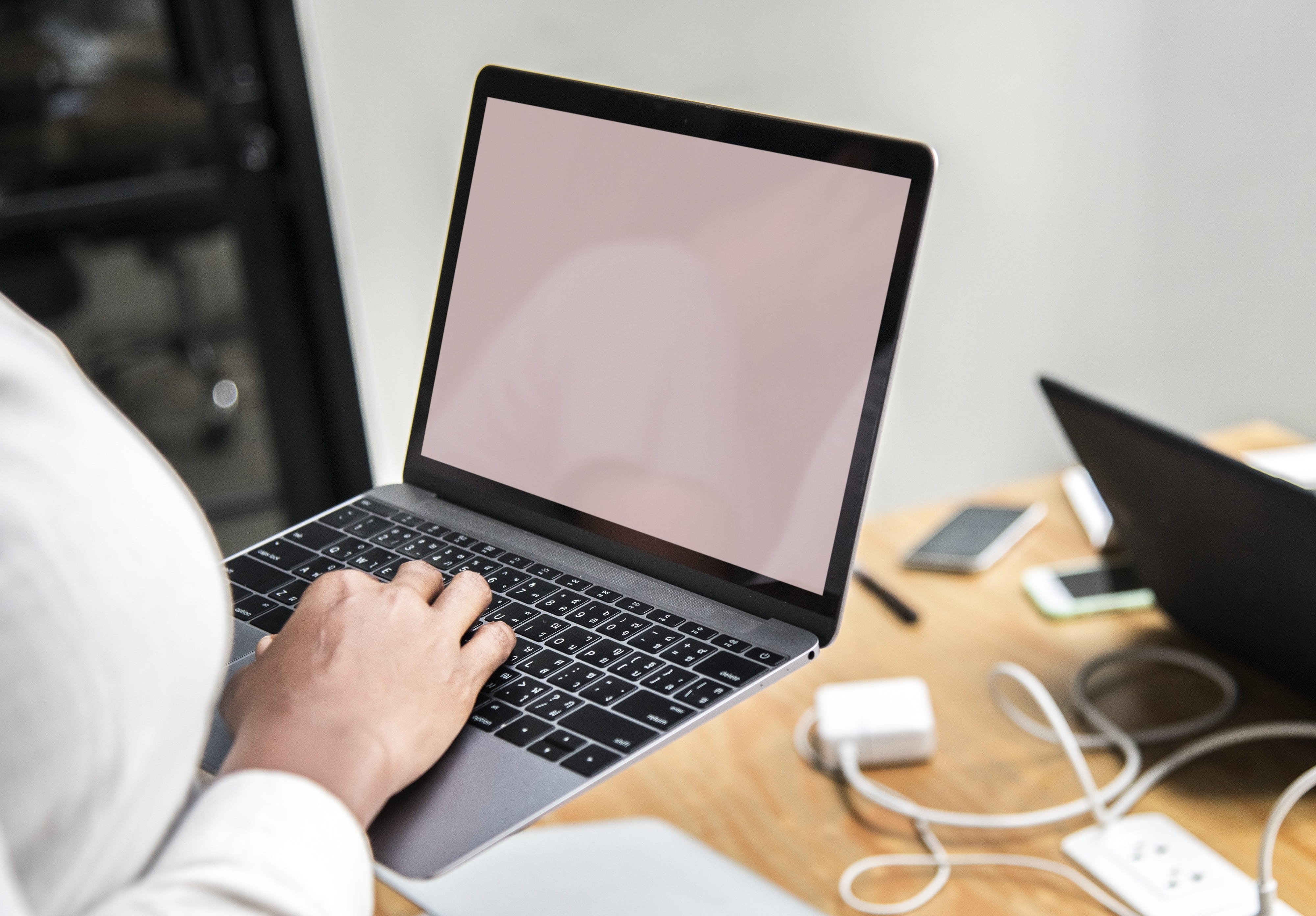 one person, work place, technology, web, network, silver, analysis, typing, keyboard, phone, woman, photo, digital, table, browser, startup, indoors, businesswoman, HD Wallpaper
