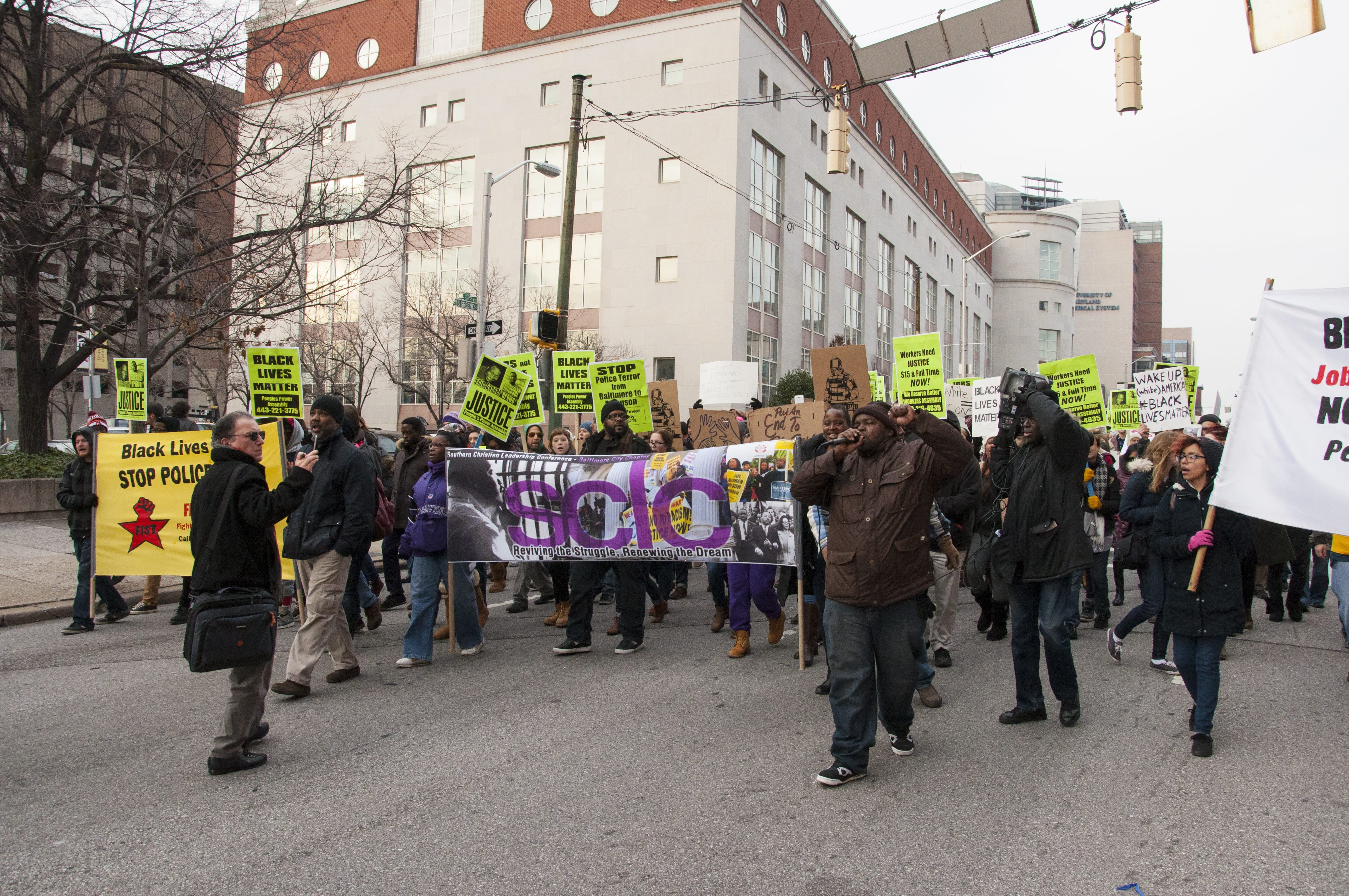 urban, day, real people, group of people, Protest, communication, women, Demonstration, building exterior, street, architecture, large group of people, HD Wallpaper
