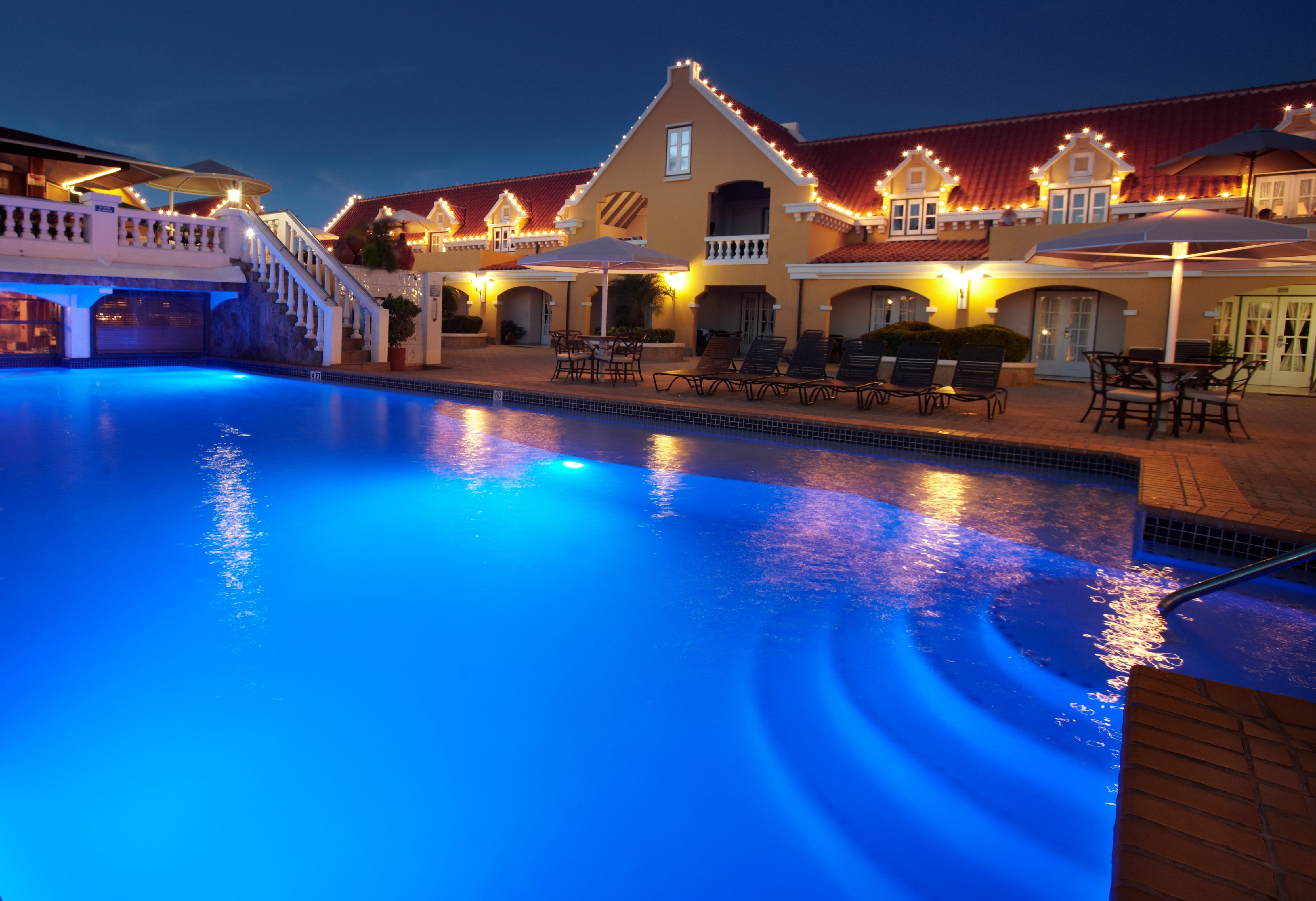 reflection, luxury, wealth, the hotel, clarification, building exterior, the loungers., chairs, pool, Aruba, bich, night, water, Holland, dusk, building, HD Wallpaper