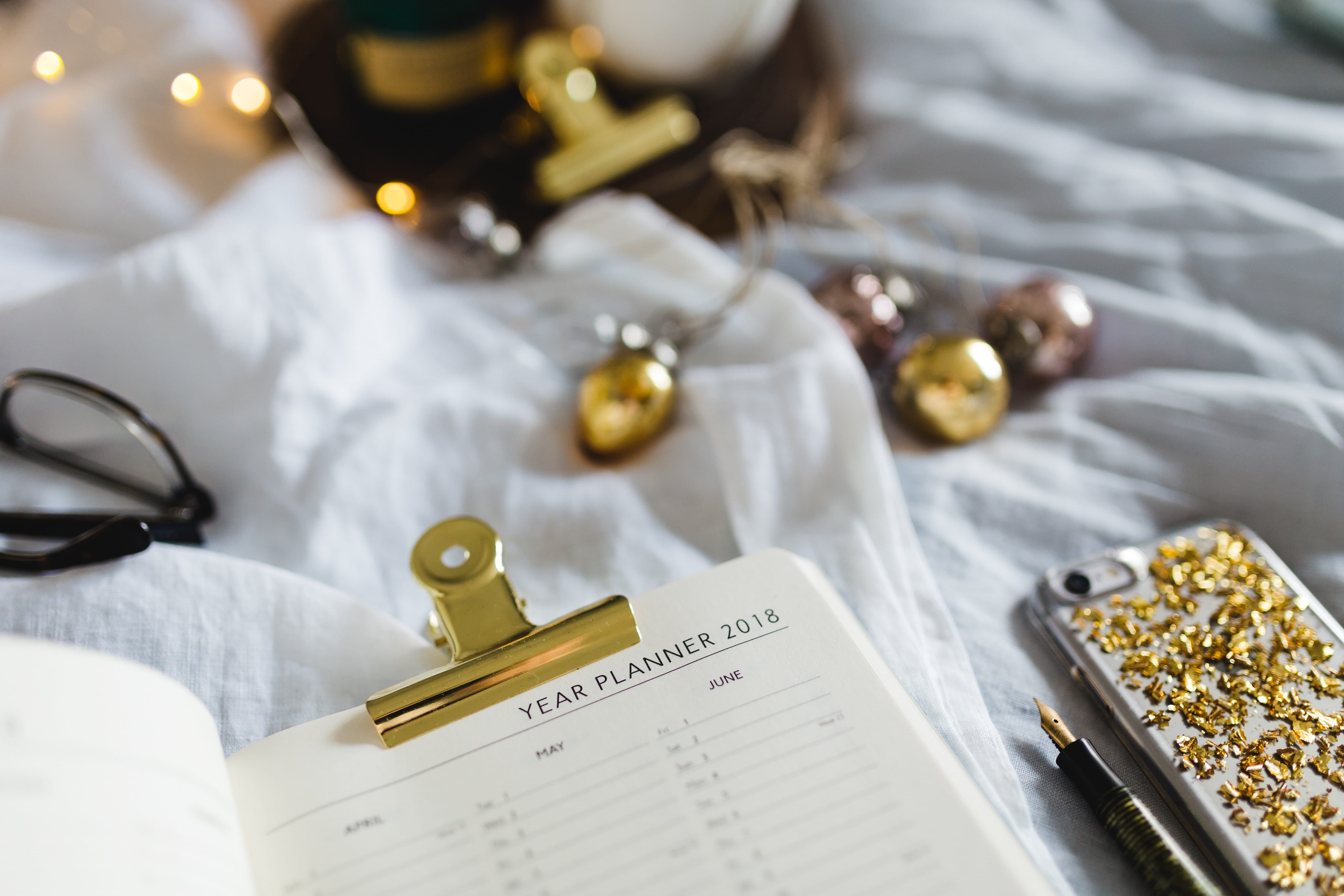 wellbeing, prescription medicine, paper, close-up, food and drink, studio shot, work, no people, study, agenda, selective focus, calendar, starting, furniture, HD Wallpaper