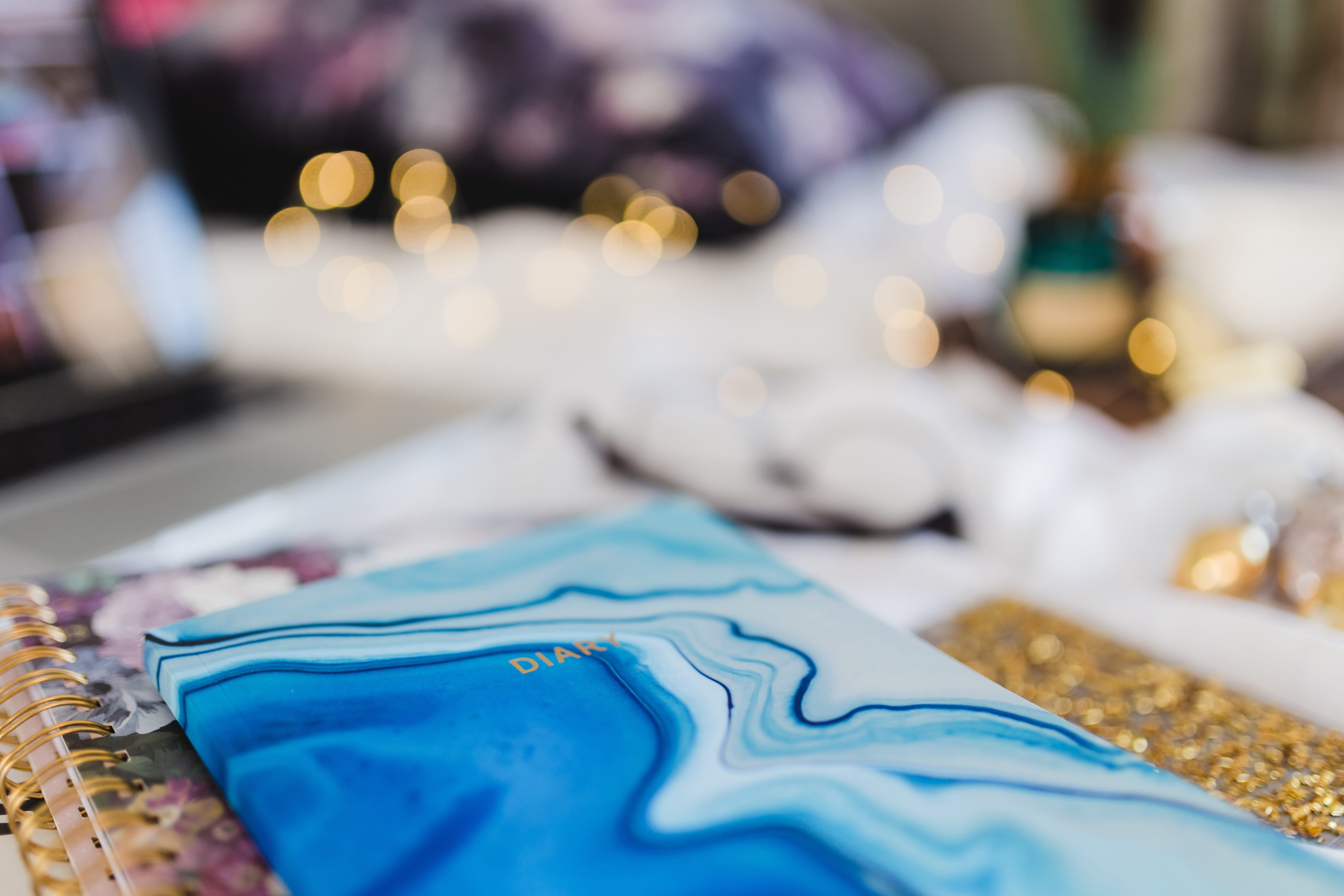 creativity, blue, bed, palette, agenda, multi colored, art and craft, industry, paint, calendar, furniture, books, pattern, textile, focus on foreground, HD Wallpaper