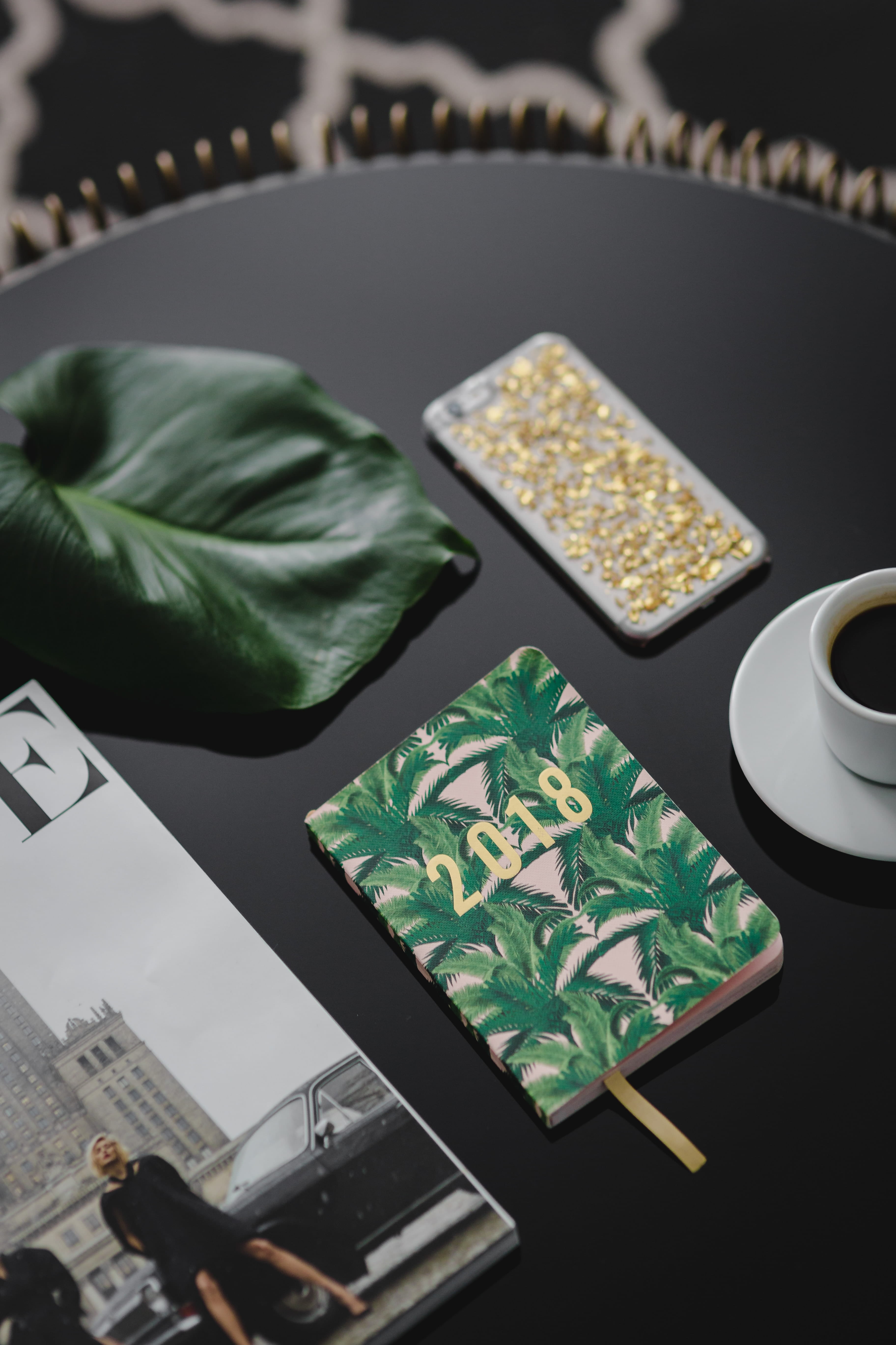 table, nature, focus on foreground, leaf, agenda, top, 5K, no people, view, wireless technology, calendar, herb, crockery, food and drink, plant, technology, Phone HD Wallpaper