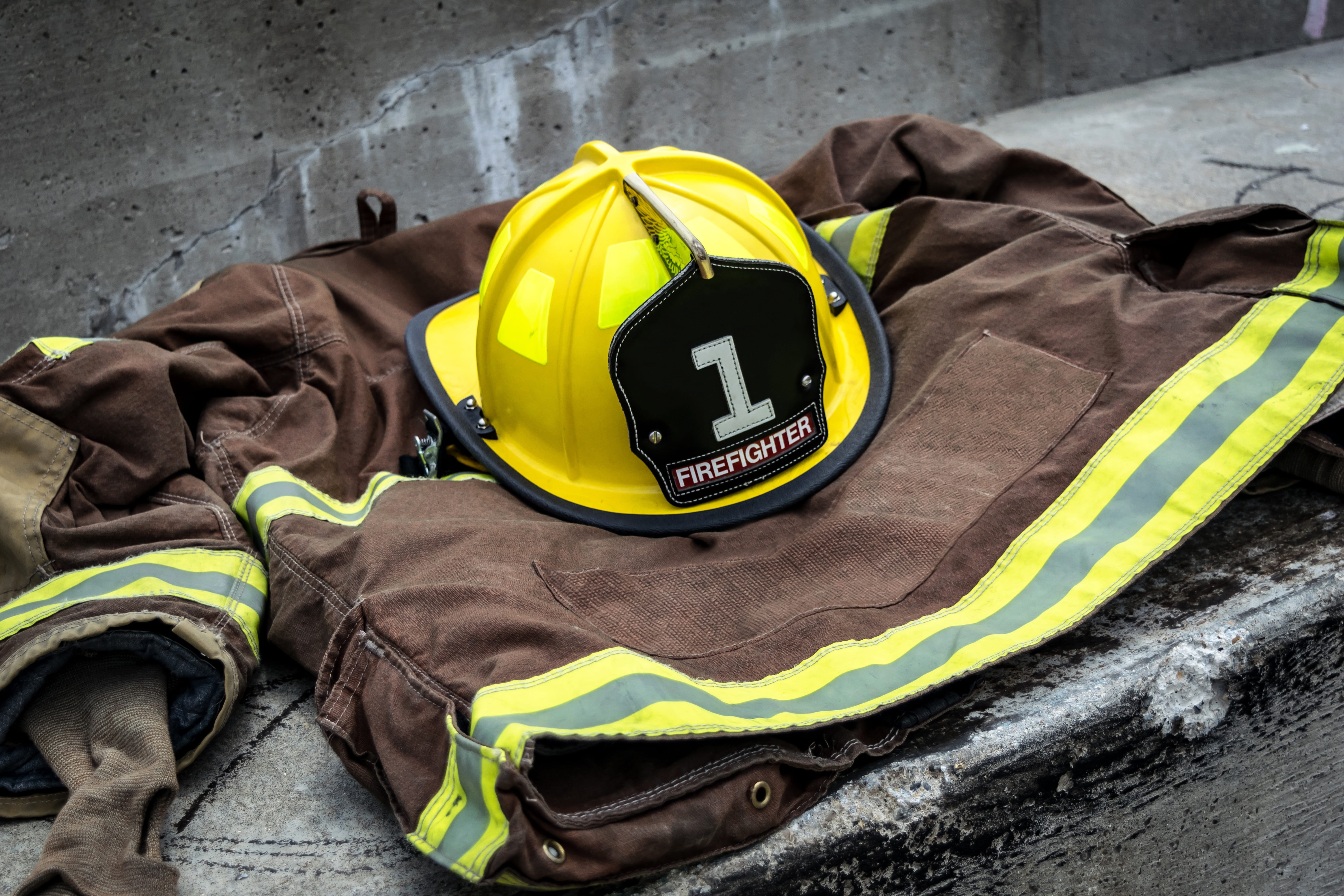 professional, sport, helmet, fire safety, protective workwear, outdoors, safety, fireman, headwear, protective, uniform, close-up, rescue, wall - building feature, HD Wallpaper
