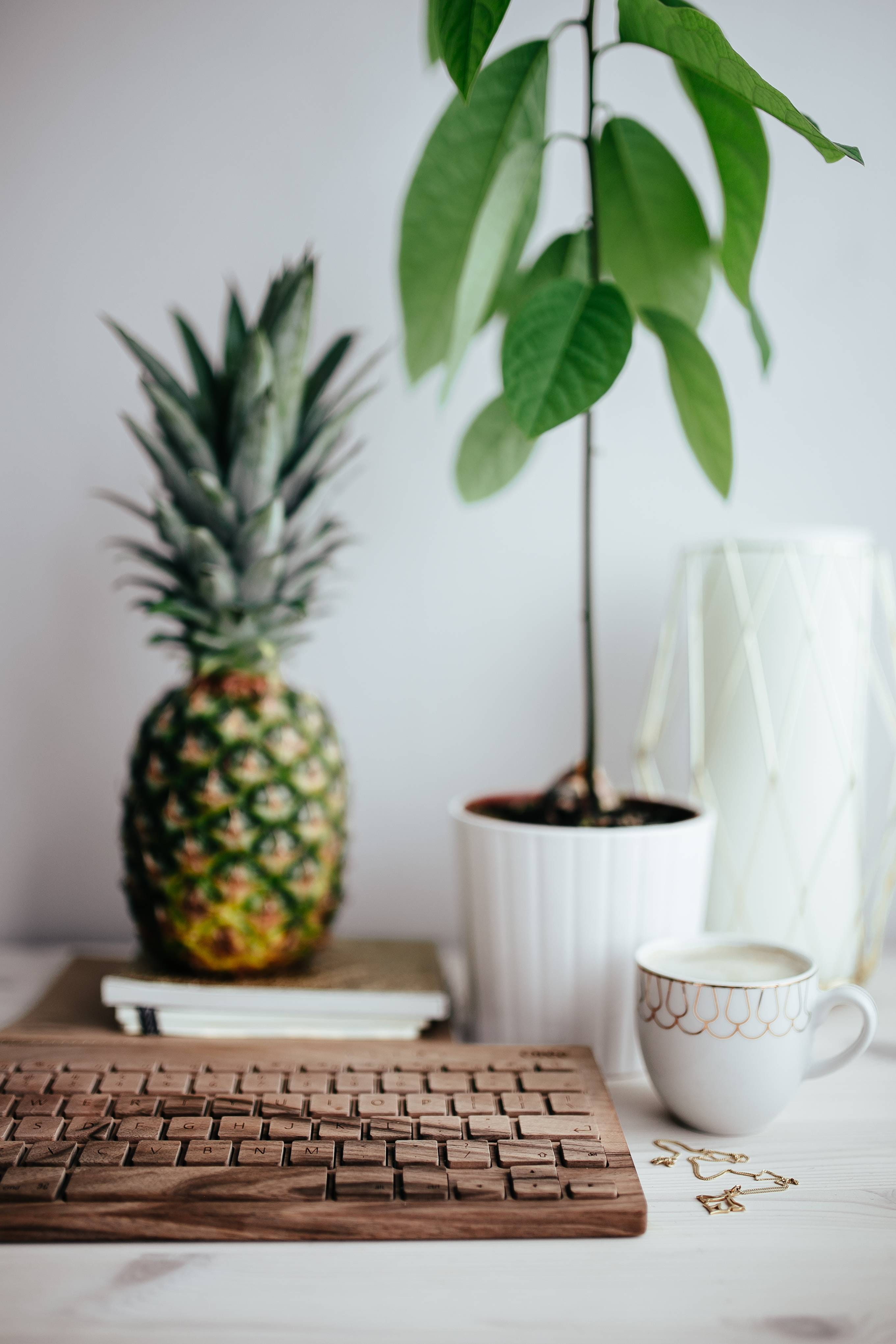 still life, table, nature, wood - material, cup of coffee, business, hipster, healthy eating, crockery, houseplant, cup, tropical fruit, plant, indoors, Phone HD Wallpaper