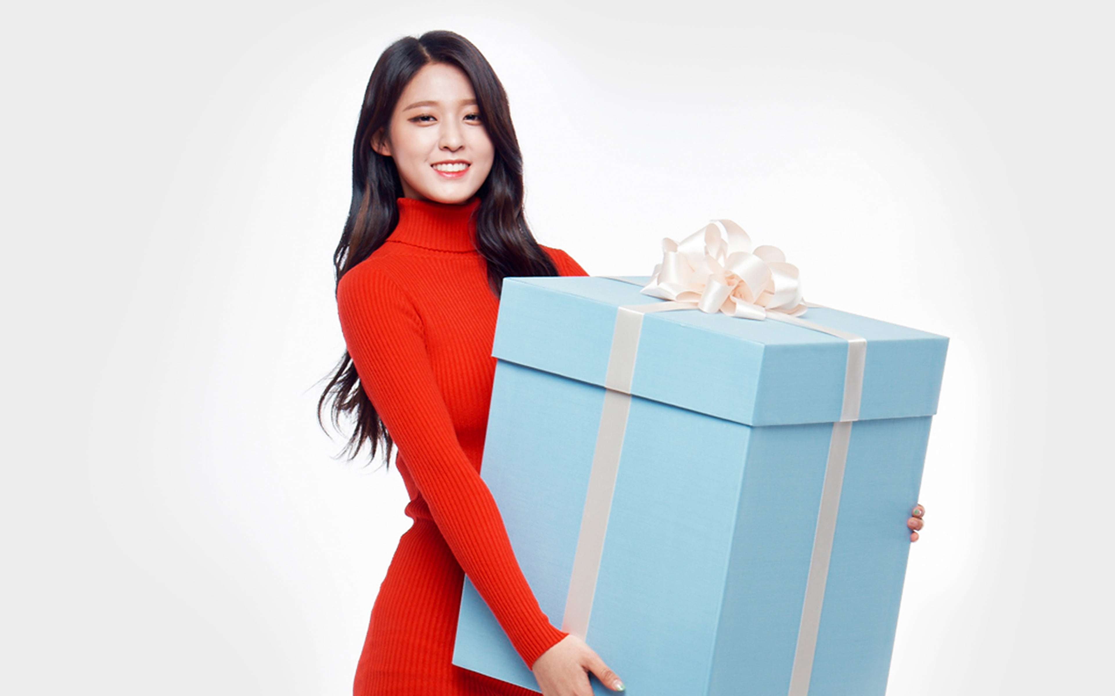 chirstmas, fashion, aoa, indoors, emotion, looking at camera, holding, seolhyun, beautiful woman, one person, studio shot, kpop, standing, young women, HD Wallpaper
