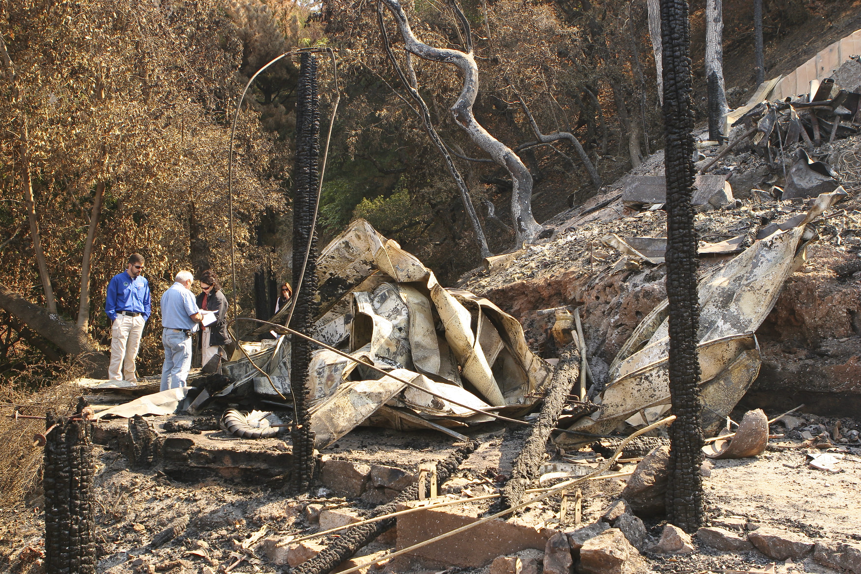 PDA, big, Damage, full length, sur, land, destruction, sunlight, ruined, leisure activity, public domain, industry, tree, California, outdoors, adult, women, HD Wallpaper