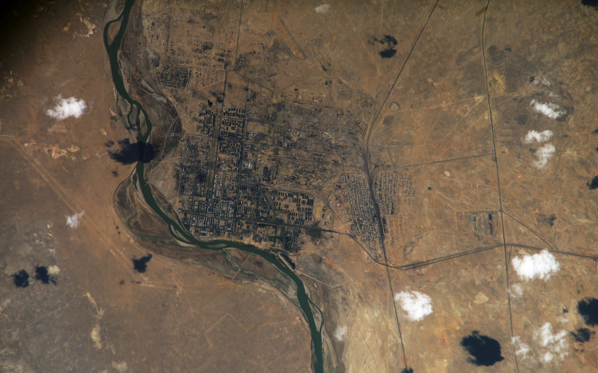 dirty, earth, textured, water, history, high angle view, no people, ancient, brown, city, 1080P, abstract, architecture, old, outdoors, weathered, HD Wallpaper