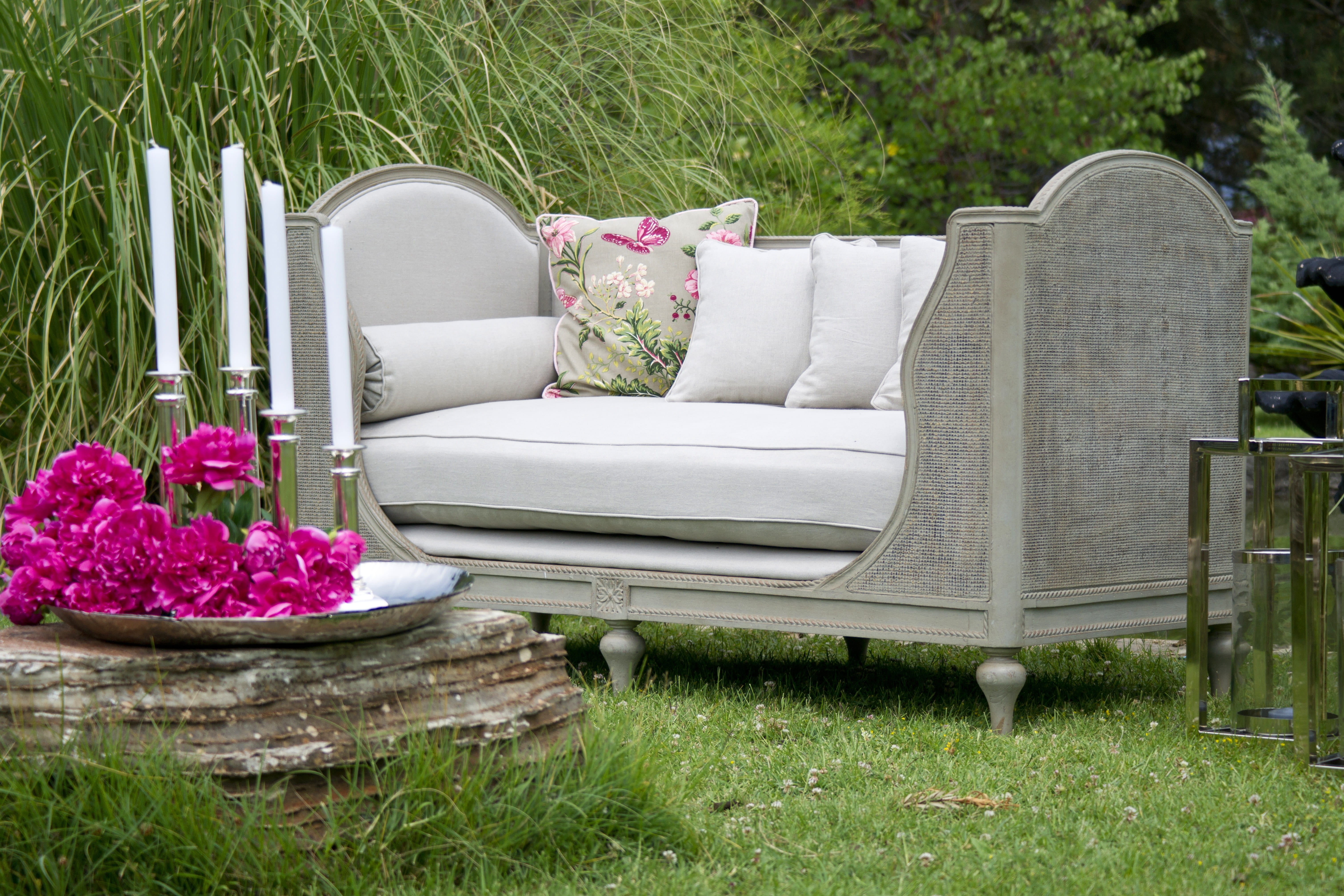 tranquility, color image, grass, seat, green color, product photo, style, white, flowerbed, ray, bench, growth, 5K, day, decorative, souvenir, home, comfortable, HD Wallpaper