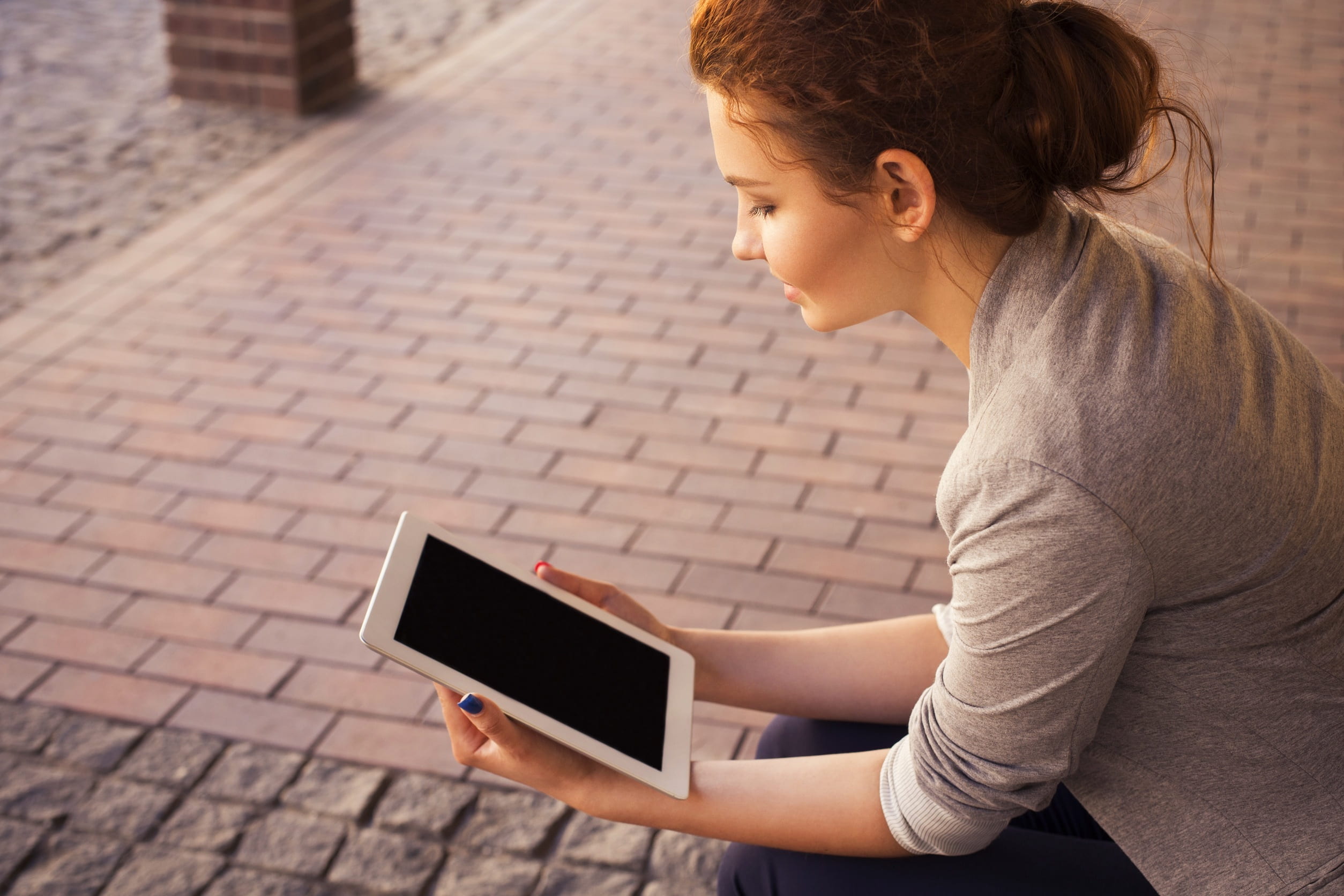 internet, tablet, holding, information, wireless, young adult, white, young women, wireless technology, reading, modern, looking, touchscreen, women, display, HD Wallpaper
