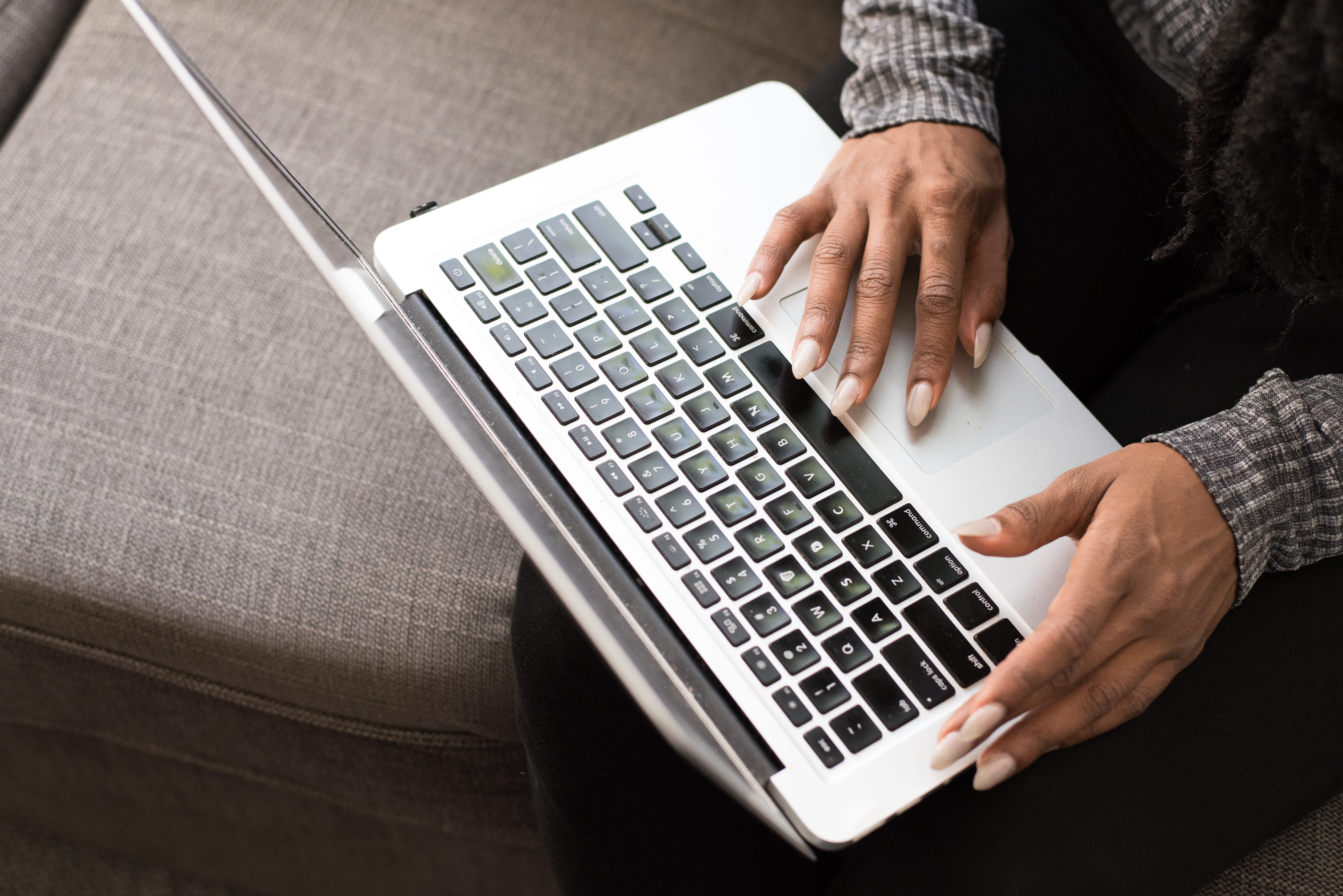 5K, computer key, computer keyboard, surfing the net, table, hand, indoors, laptop, connection, typing, apple device, macbook, silver, wireless technology, HD Wallpaper