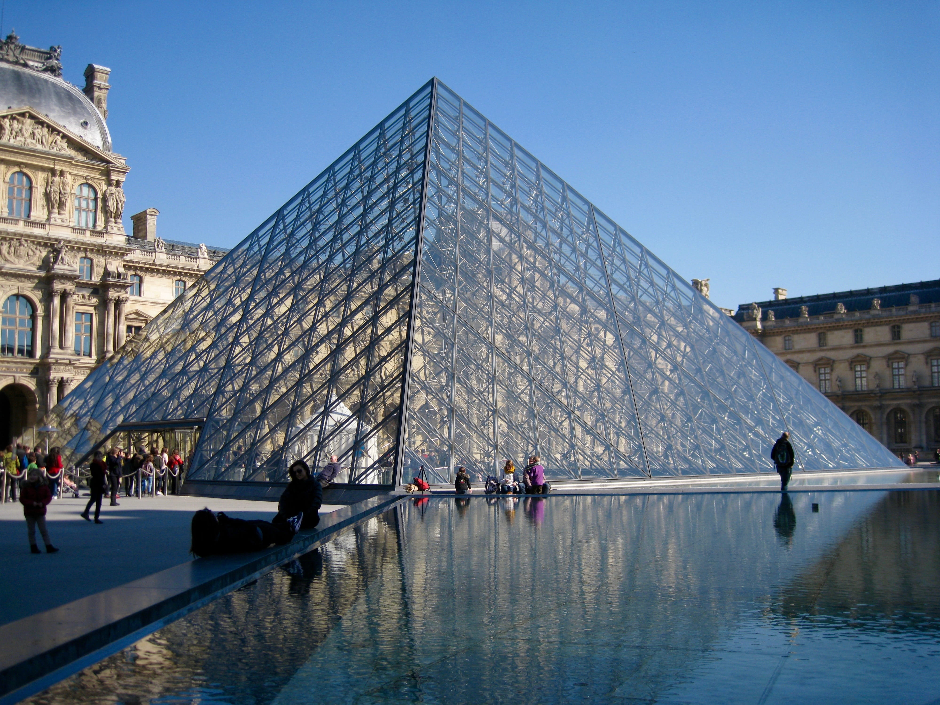 city, architecture, group of people, city life, travel, paris, clear sky, built structure, mona lisa, modern, people, 4K, sky, reflection, louvre, nature, HD Wallpaper