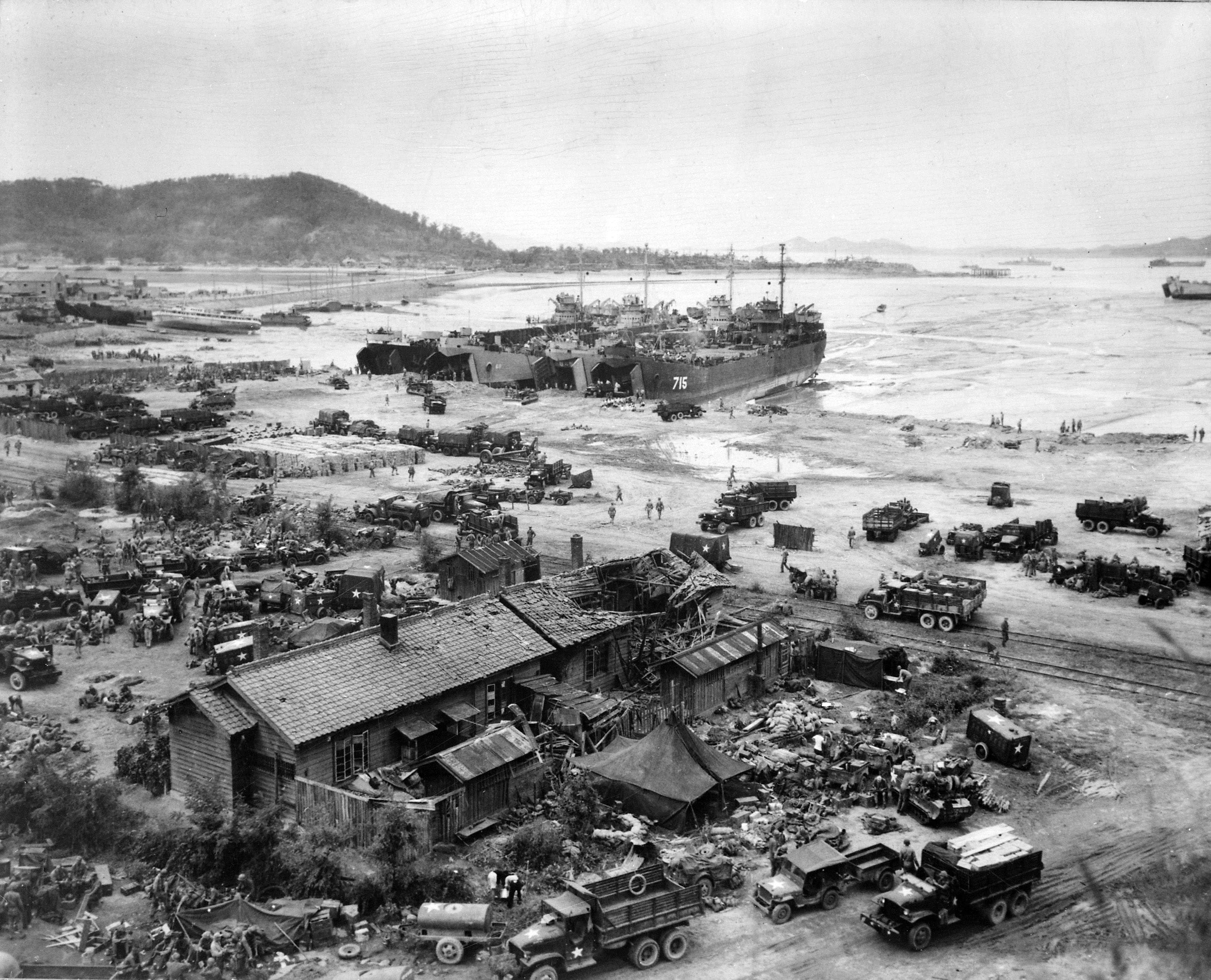 2K, water, townscape, photos, visual Art, beach, high angle view, building, black And White, old, outdoors, roof, unload, sea, building exterior, nature, HD Wallpaper
