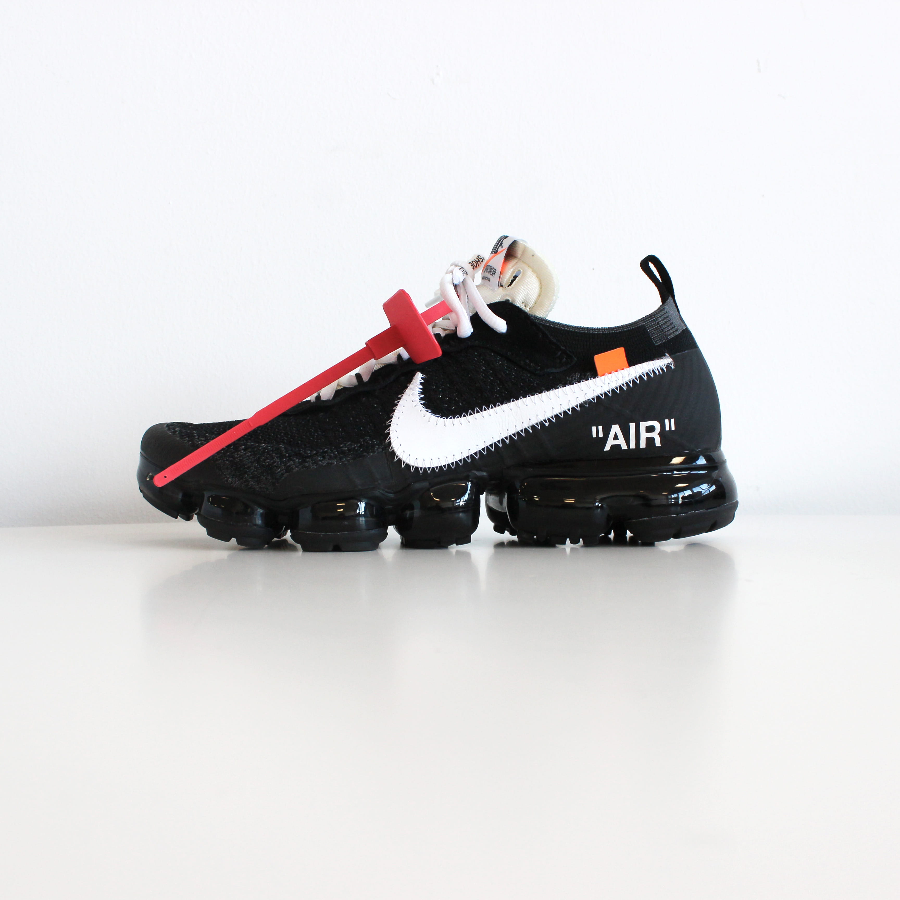arts culture and entertainment, studio shot, true, single object, the ten, vapormax, communication, black color, off-white, office, digital agency, no people, Phone HD Wallpaper