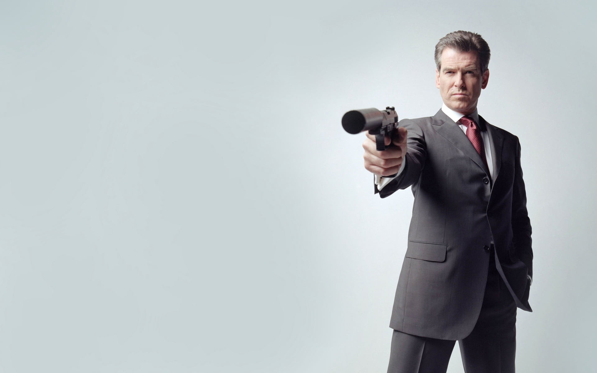 murderer, copy Space, studio Shot, caucasian Ethnicity, adult, aiming, ceo, suit, mature men, men, pierce brosnan, microphone, james bond, one Person, people, HD Wallpaper