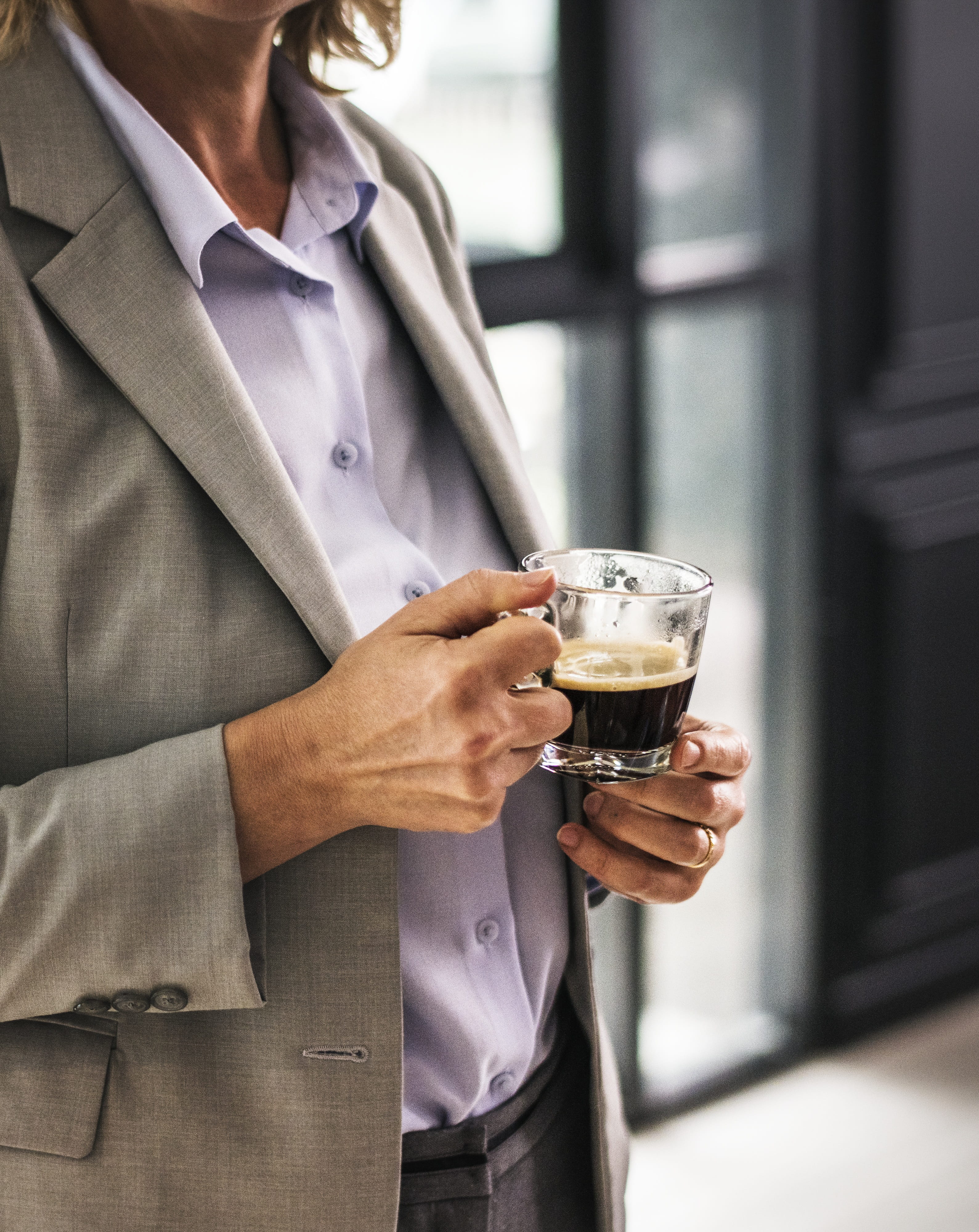 worker, drinking glass, waiting, professional, westerner, suit, glass, midsection, work, out of office, relax, day, refreshment, job, indoors, holding, Phone HD Wallpaper