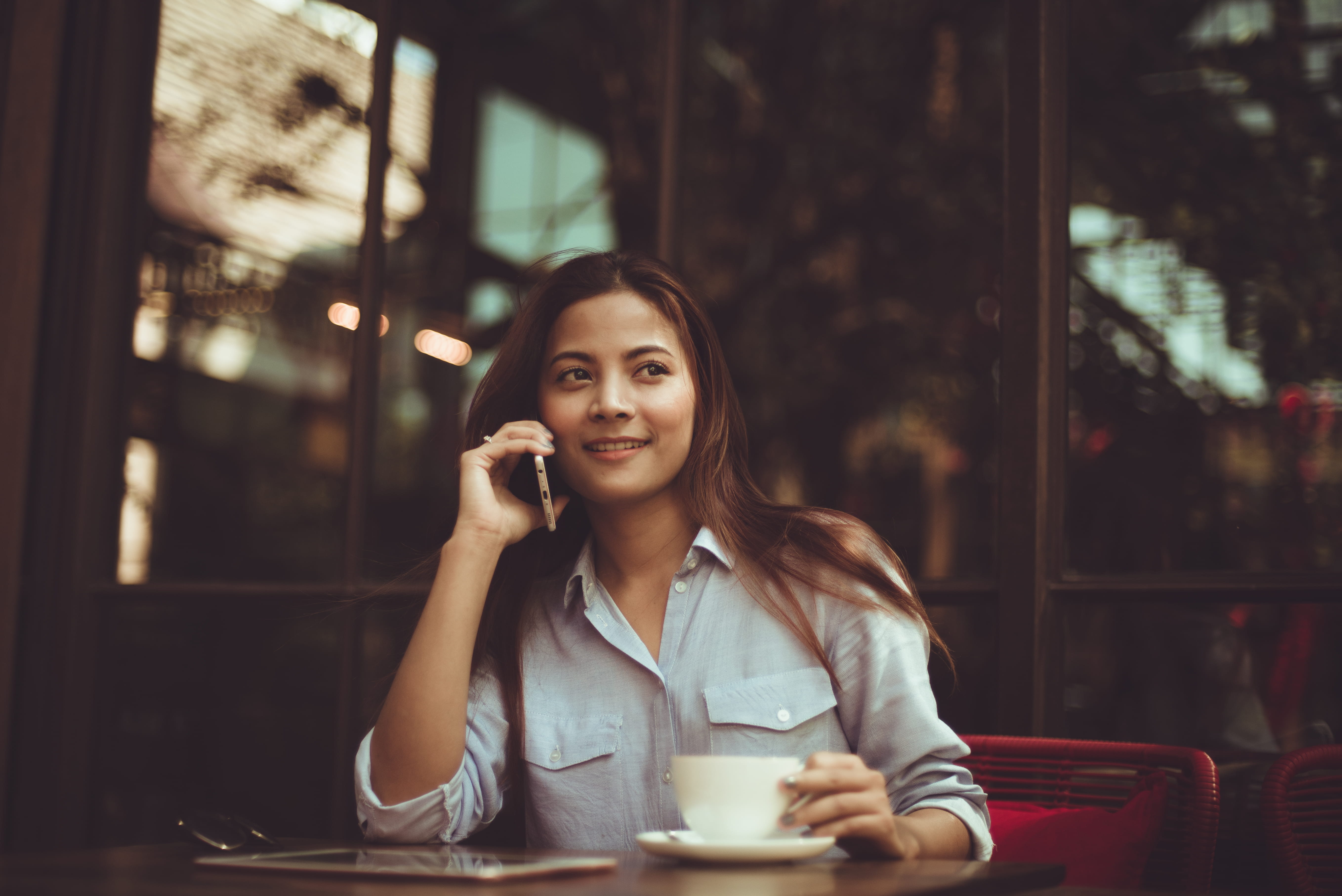 businesswoman, using, woman, bar, one person, phone, connection, girl, drinking, young, cafe, mug, restaurant, facial expression, speaking, coffee - drink, HD Wallpaper
